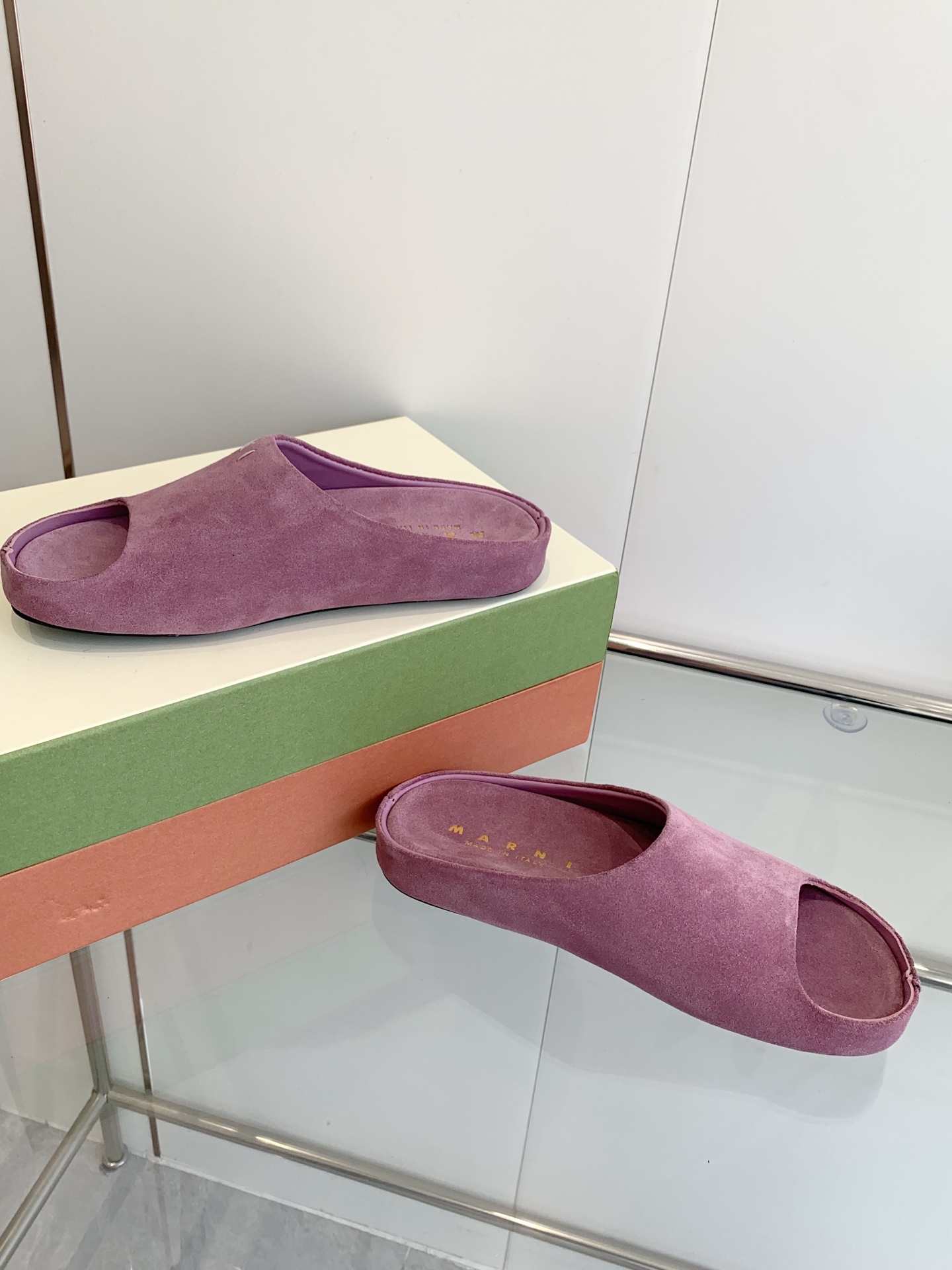 Marni Banana Slipper: Hand-Sewn Logo, High-Sensored Fashion for Women and Men - 图片 9