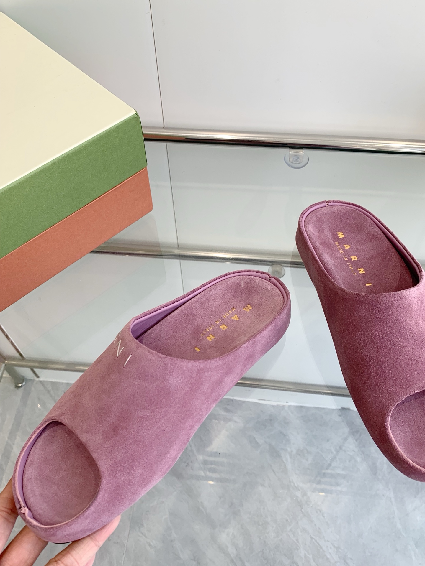 Marni Banana Slipper: Hand-Sewn Logo, High-Sensored Fashion for Women and Men - 图片 4