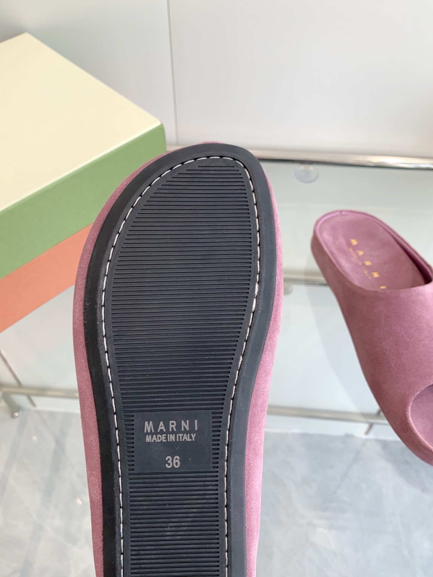 Marni Banana Slipper: Hand-Sewn Logo, High-Sensored Fashion for Women and Men - 图片 6