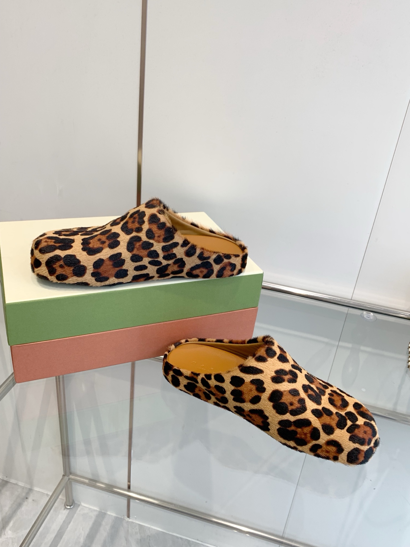 MARNI P672 Female and Male Pony Hair Sabot Shoes – Beauty, Confidence, and Comfort in Every Step - 图片 9