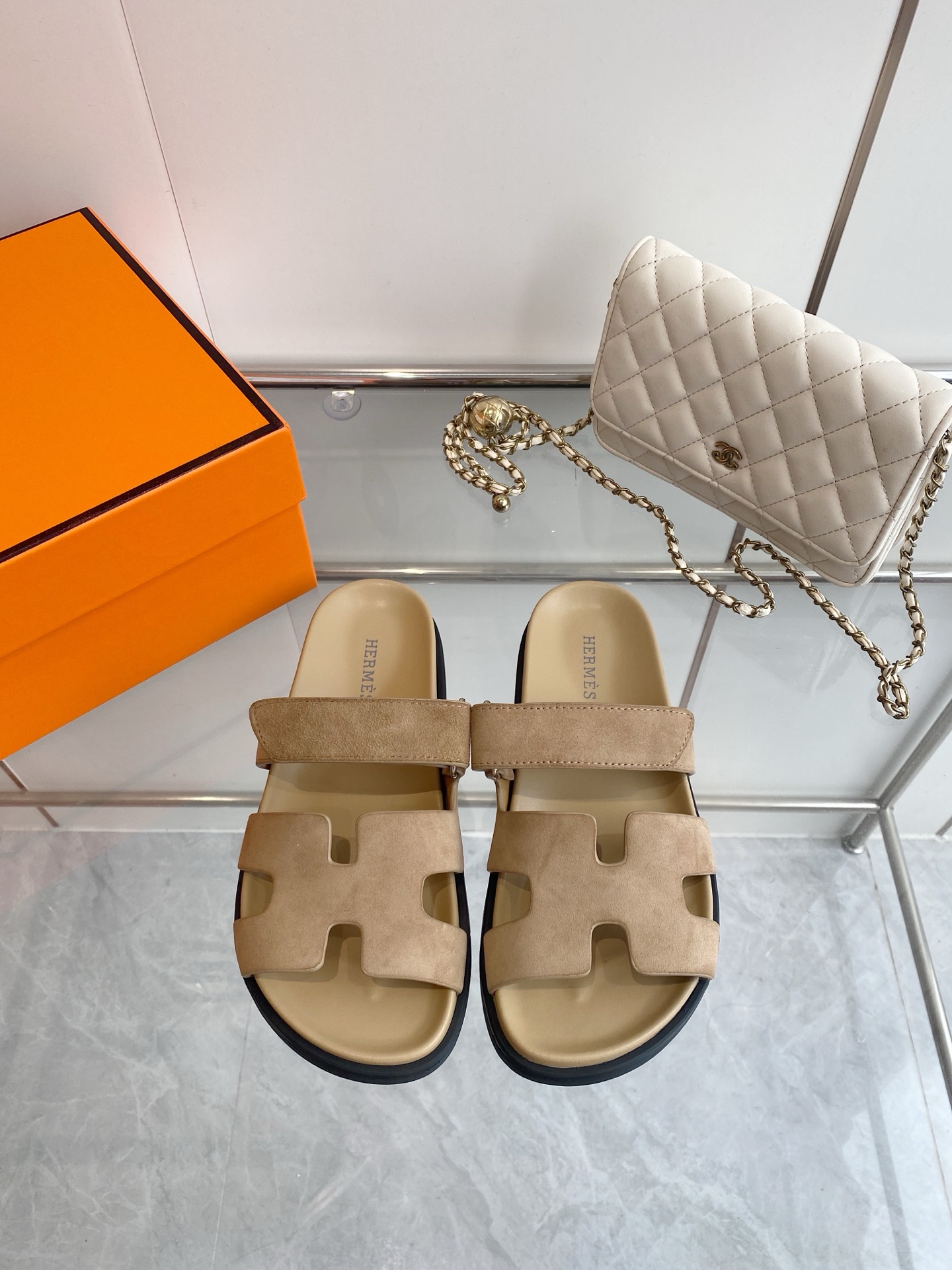 NO:787653,*The original development and production of Hermès second uncle slippers, calfskin and suede goatskin slippers, fabric cowhide, suede, sheepskin lining, outsole, original open mold TPU sole, size, female 35-42 (40-41-42), customized, male 39-46 (44-45-46) customized, P, slippers, hermes, slippers, cowhide, sheepskin, chamois leather19860909*爱马仕二舅拖原版开发 做货 小牛皮和麂皮山羊皮拖鞋 面料牛皮 麂皮 内里羊皮内裡 大底原版开模TPU鞋底 码数女35-42（40-41-42）定做 男39-46（44-45-46）定做   P,拖鞋,hermes,slippers,cowhide,sheepskin,chamois leather,Women's Shoes