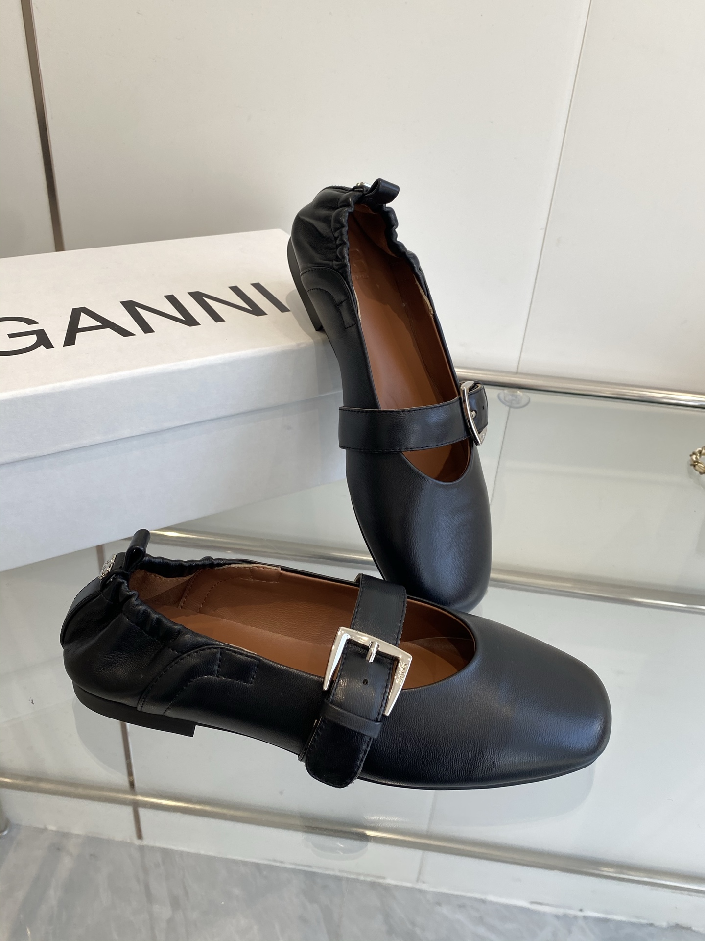 New Ganni 25SS Sheepskin Shoes with Original Rubber Soles in Sizes 35-39 - 图片 8