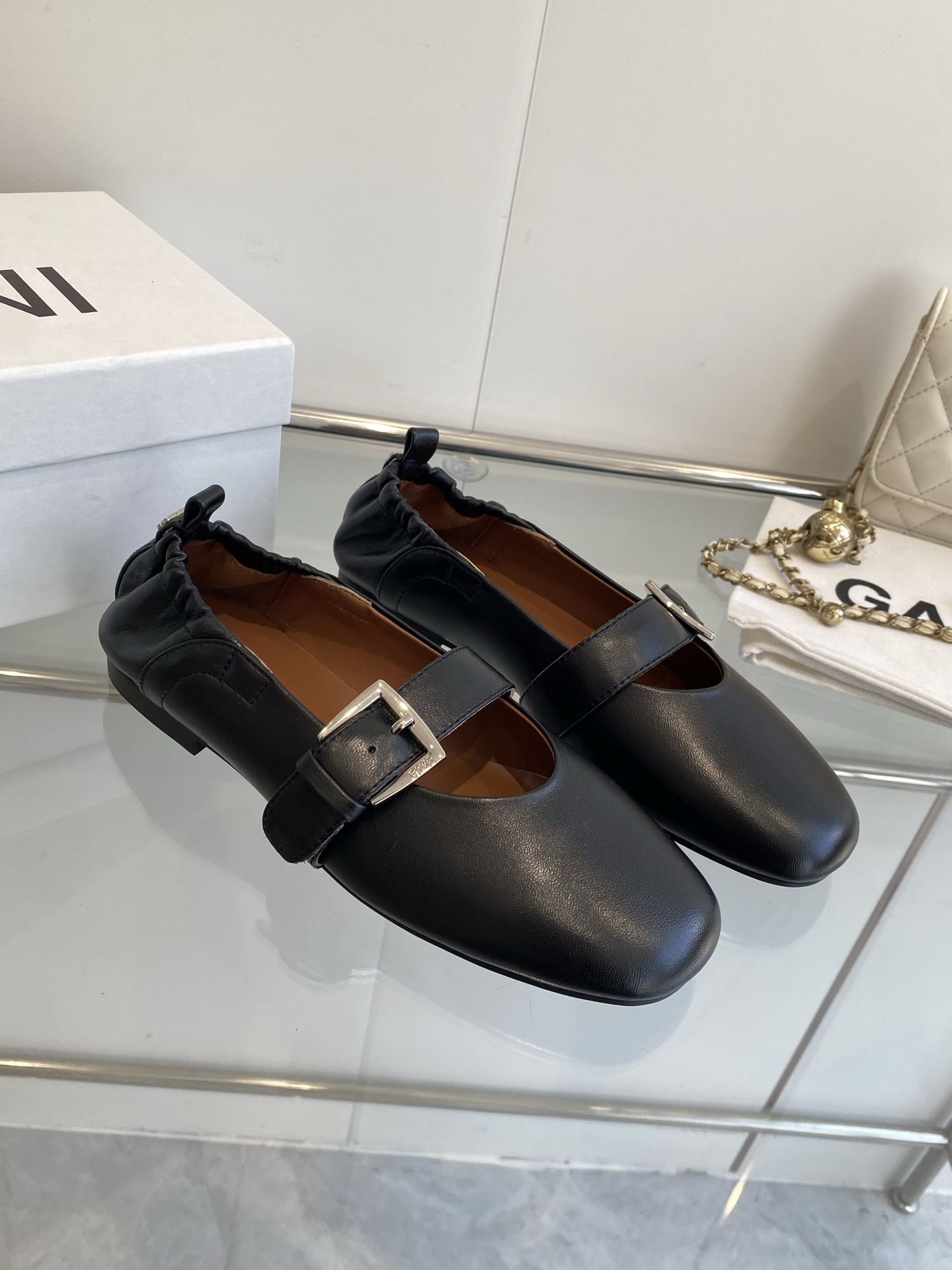 New Ganni 25SS Sheepskin Shoes with Original Rubber Soles in Sizes 35-39 - 图片 3