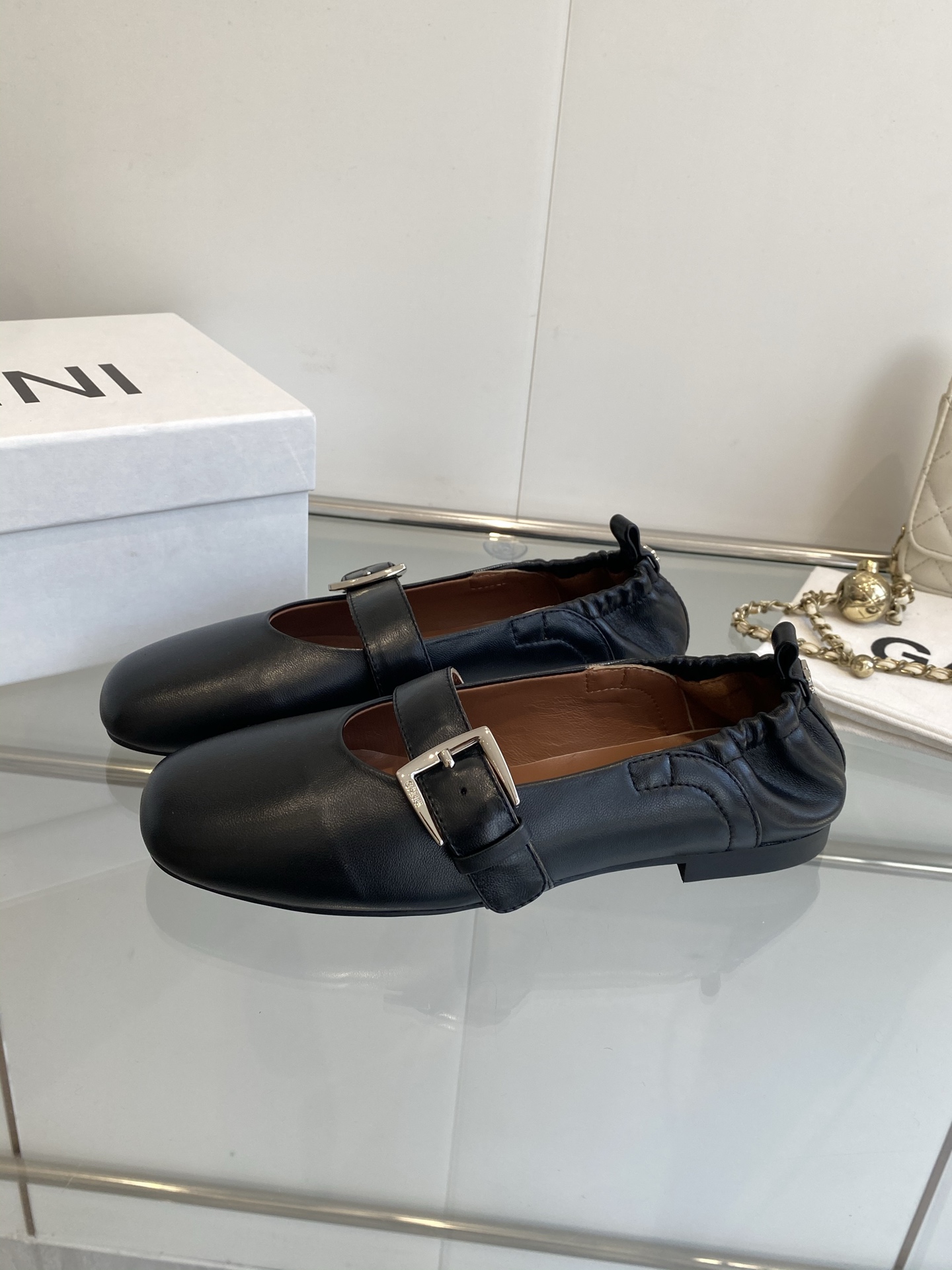 New Ganni 25SS Sheepskin Shoes with Original Rubber Soles in Sizes 35-39 - 图片 2