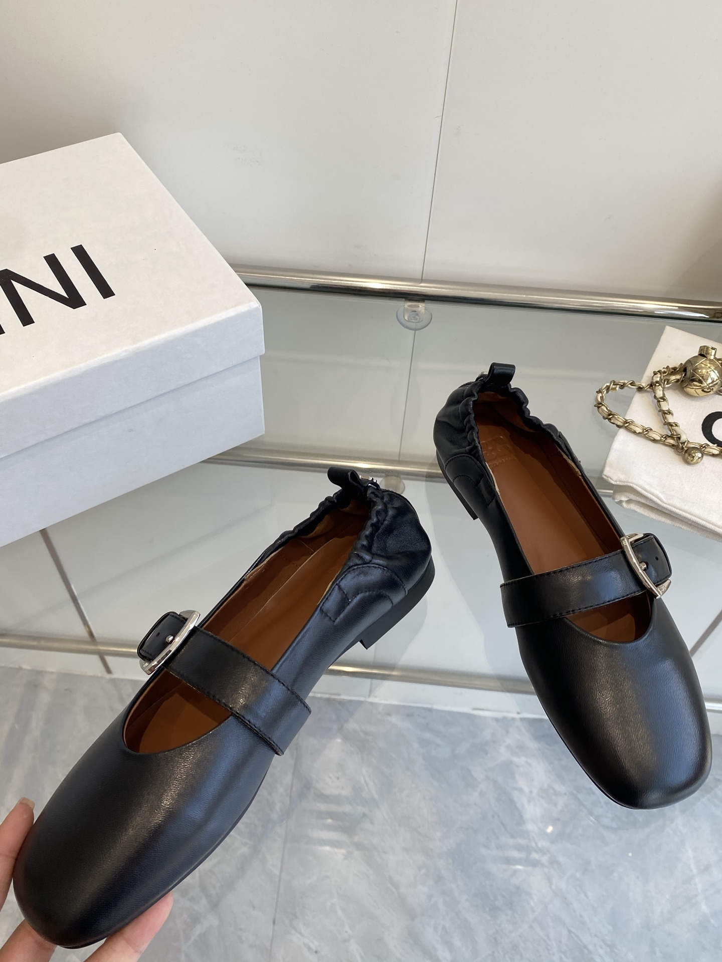 New Ganni 25SS Sheepskin Shoes with Original Rubber Soles in Sizes 35-39 - 图片 4