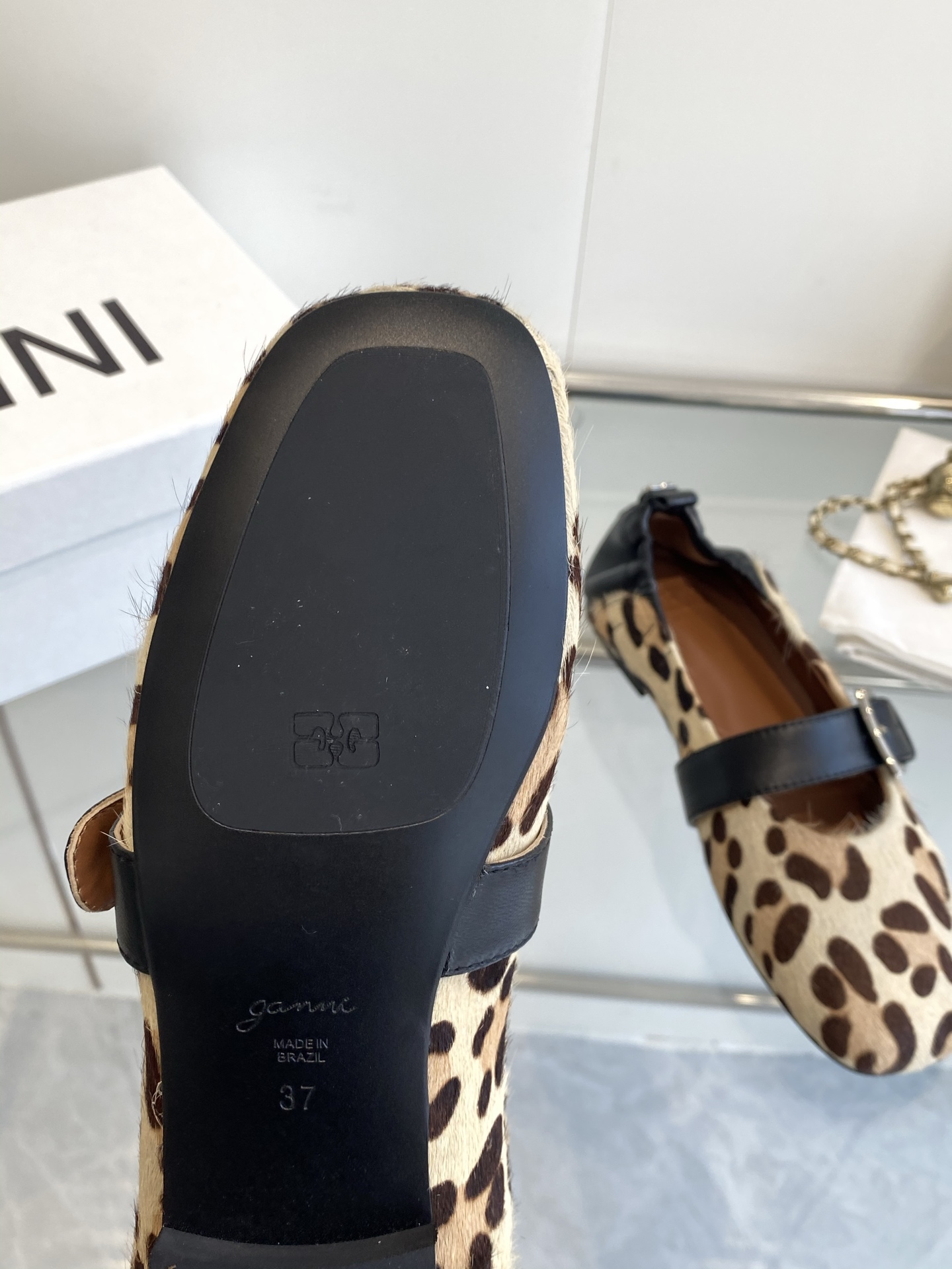 Ganni 25SS Sheepskin Shoes with Open Rubber Soles in 35-39 Sizes - 图片 6