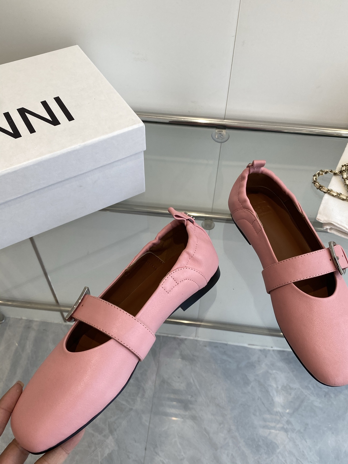 Ganni 25SS Sheepskin Shoes with Original Rubber Soles in 35-39 Sizes - 图片 4