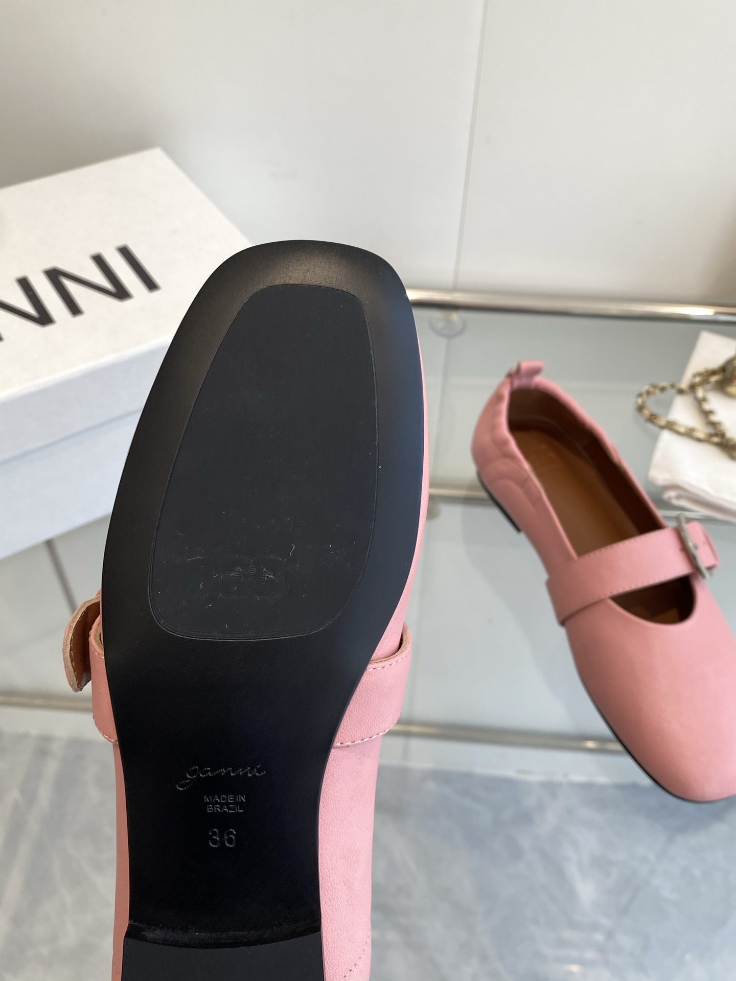 Ganni 25SS Sheepskin Shoes with Original Rubber Soles in 35-39 Sizes - 图片 6