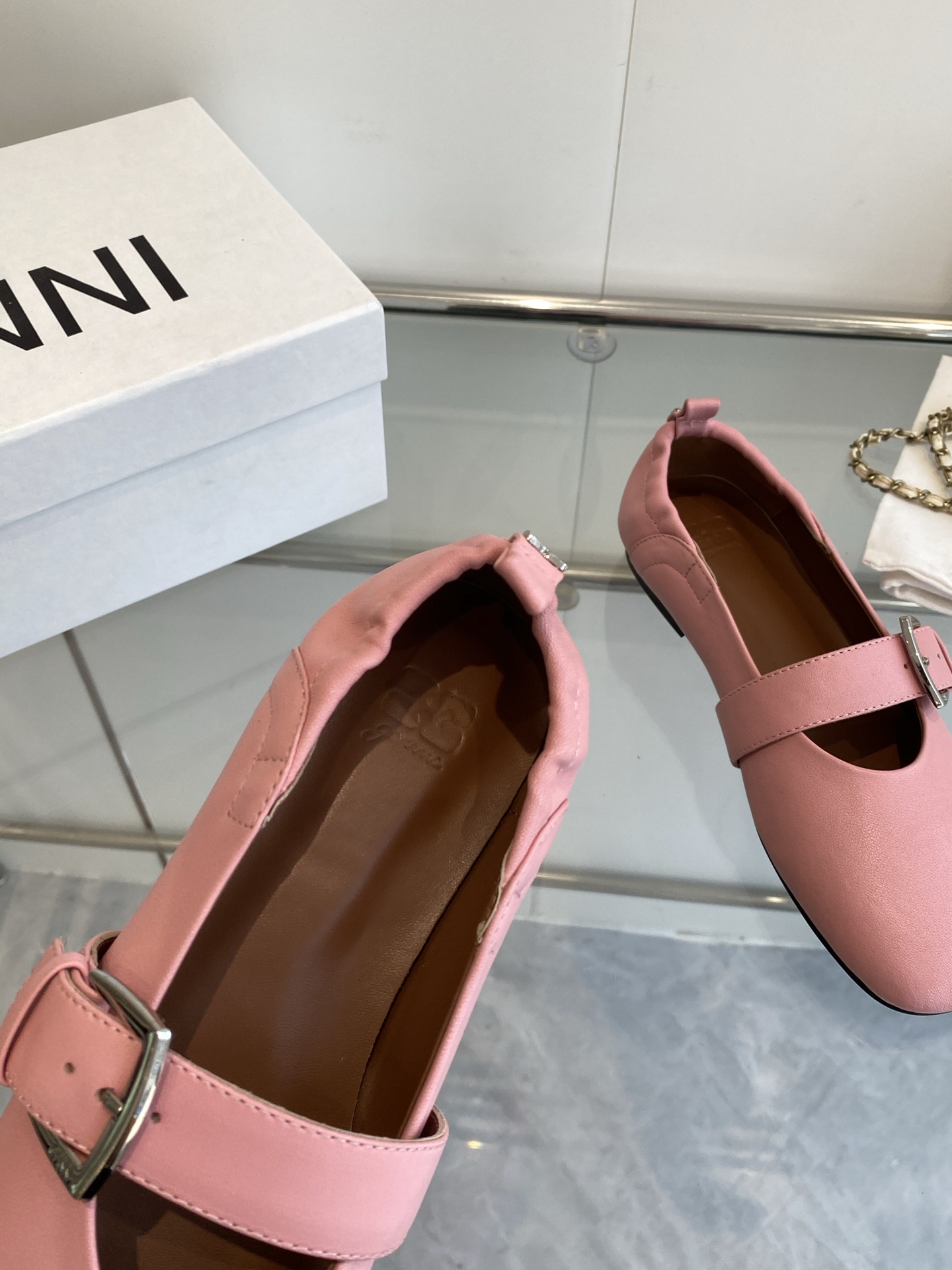 Ganni 25SS Sheepskin Shoes with Original Rubber Soles in 35-39 Sizes - 图片 5