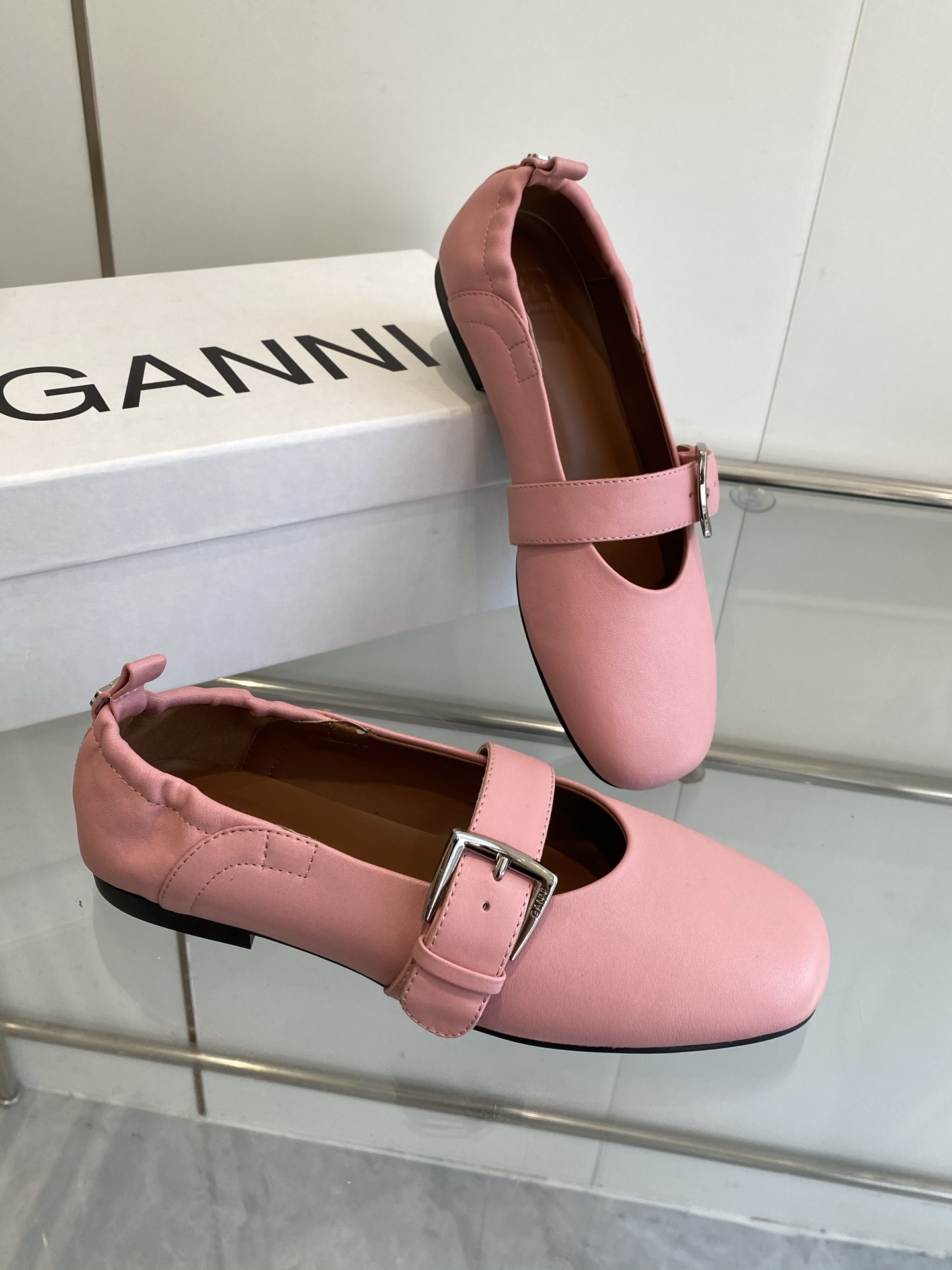 Ganni 25SS Sheepskin Shoes with Original Rubber Soles in 35-39 Sizes - 图片 8