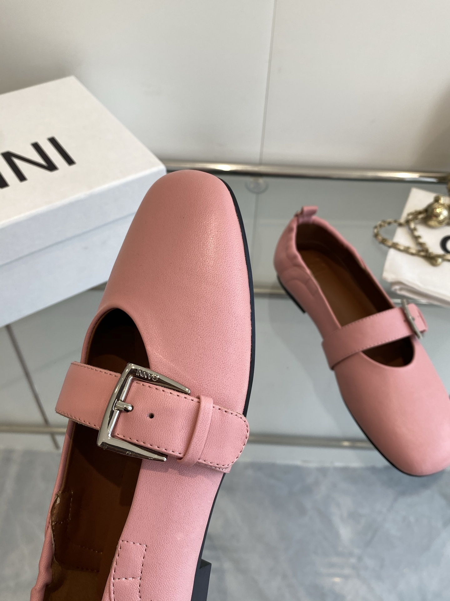 Ganni 25SS Sheepskin Shoes with Original Rubber Soles in 35-39 Sizes - 图片 7