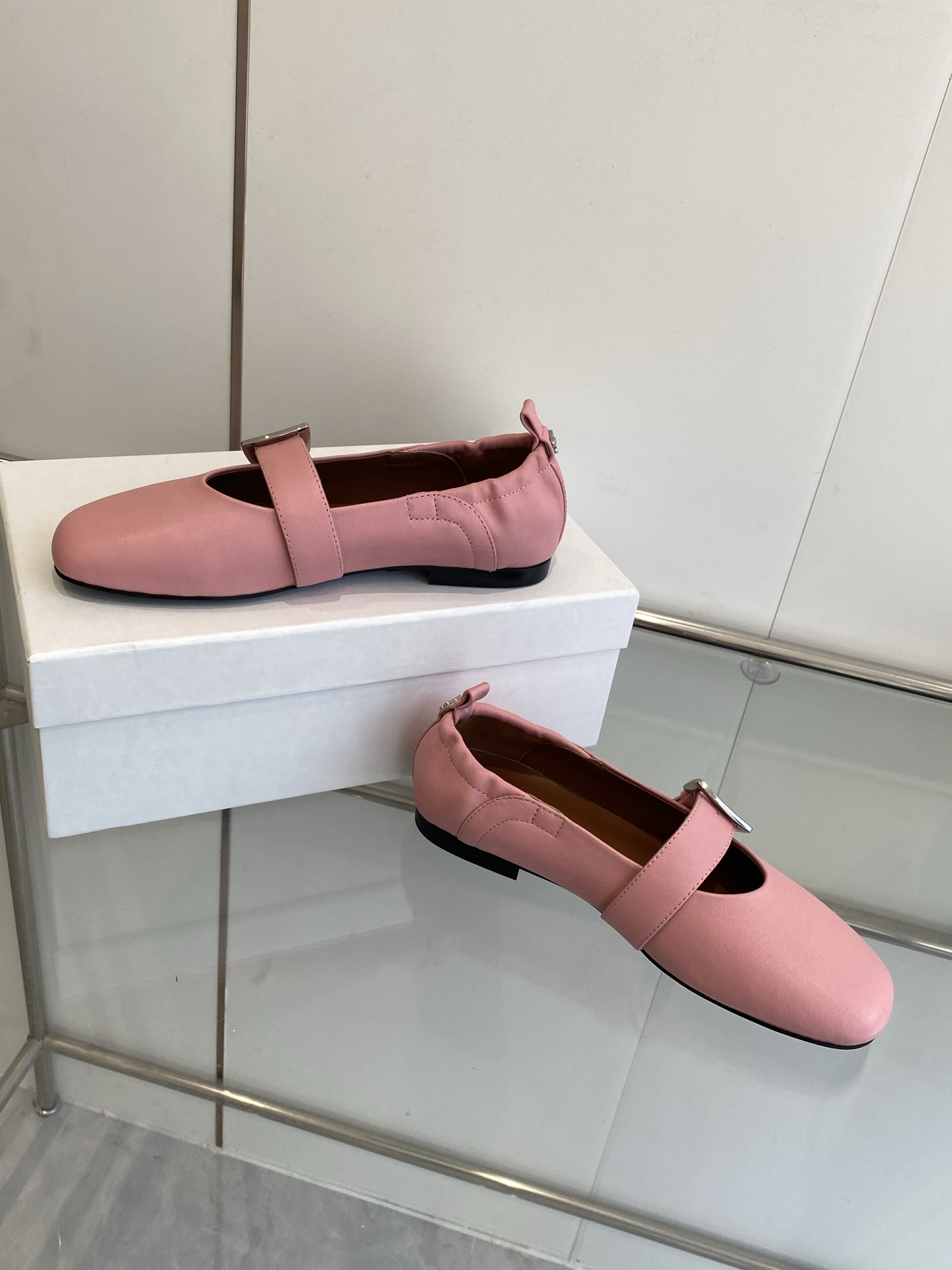 Ganni 25SS Sheepskin Shoes with Original Rubber Soles in 35-39 Sizes - 图片 9