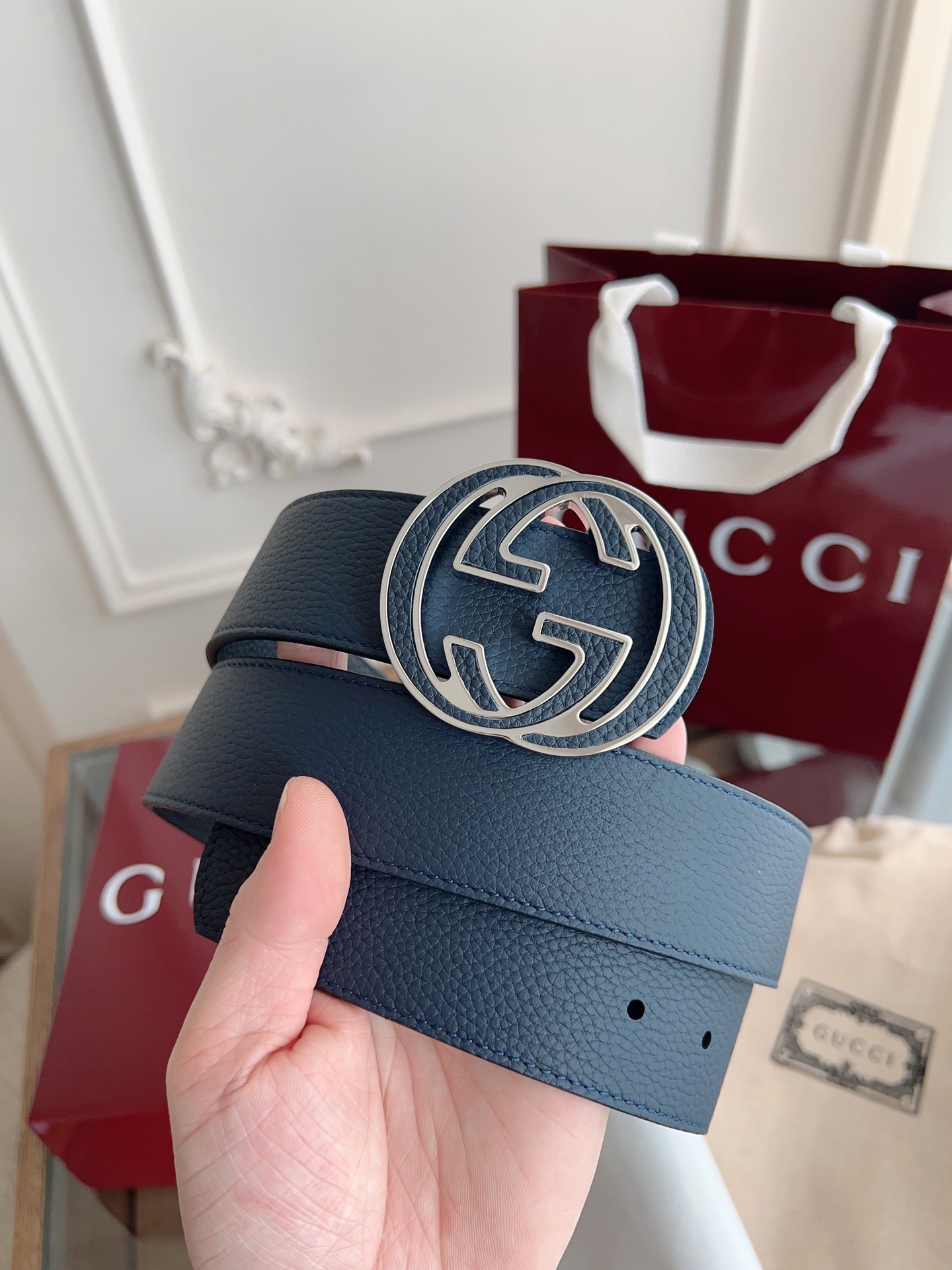 绝美gucci 双G扣男士新款腰帶 專櫃同步 寬4厘米 雙面進口荔枝紋雙面雙色可用  精緻真空電鍍雙G