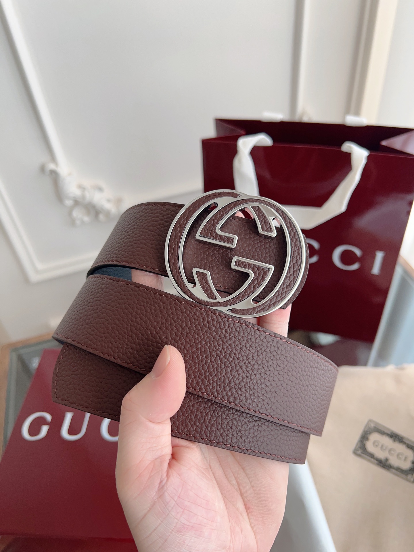  绝美gucci 双G扣男士新款腰帶 專櫃同步 寬4厘米 雙面進口荔枝紋雙面雙色可用  精緻真空電鍍雙G