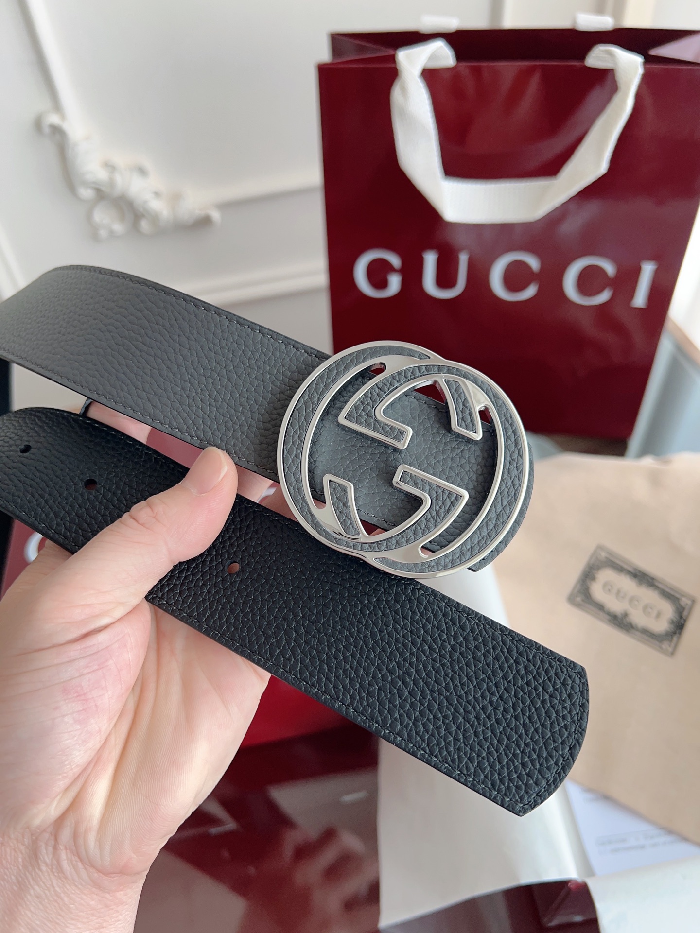  绝美gucci 双G扣男士新款腰帶 專櫃同步 寬4厘米 雙面進口荔枝紋雙面雙色可用  精緻真空電鍍雙G