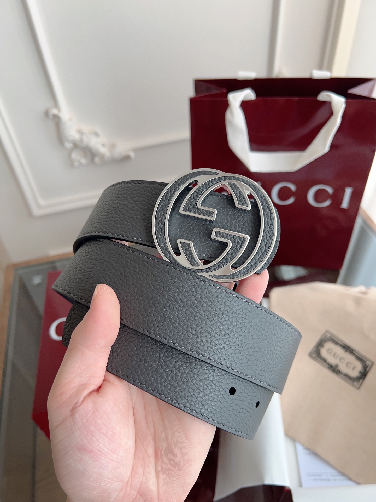  绝美gucci 双G扣男士新款腰帶 專櫃同步 寬4厘米 雙面進口荔枝紋雙面雙色可用  精緻真空電鍍雙G
