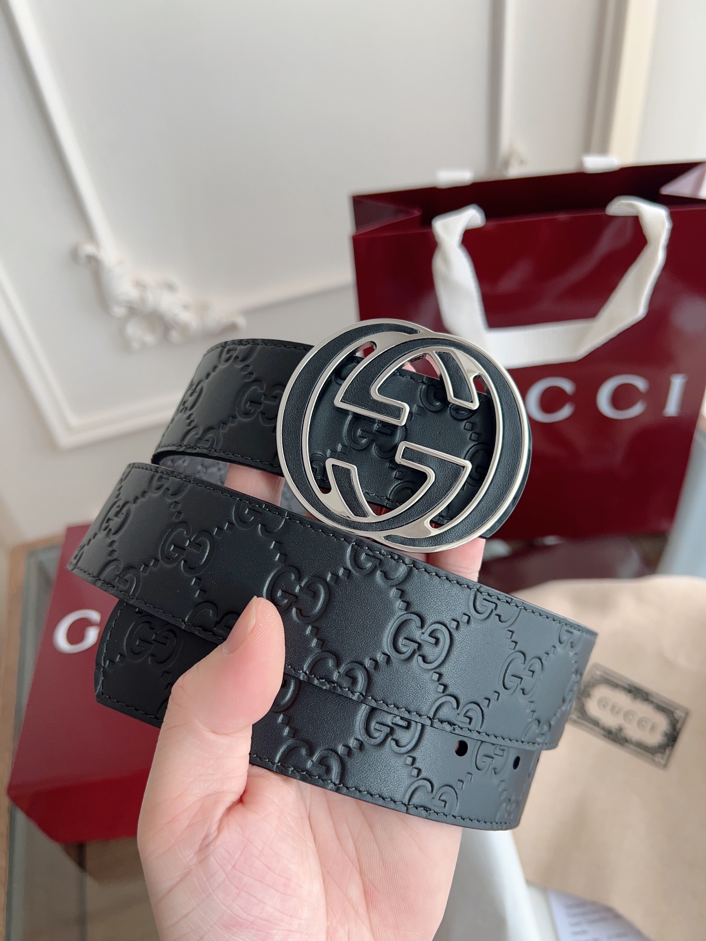  绝美gucci 双G扣男士新款腰帶 專櫃同步 寬4厘米 雙面進口小牛皮压花雙色可用  精緻真空電鍍雙G