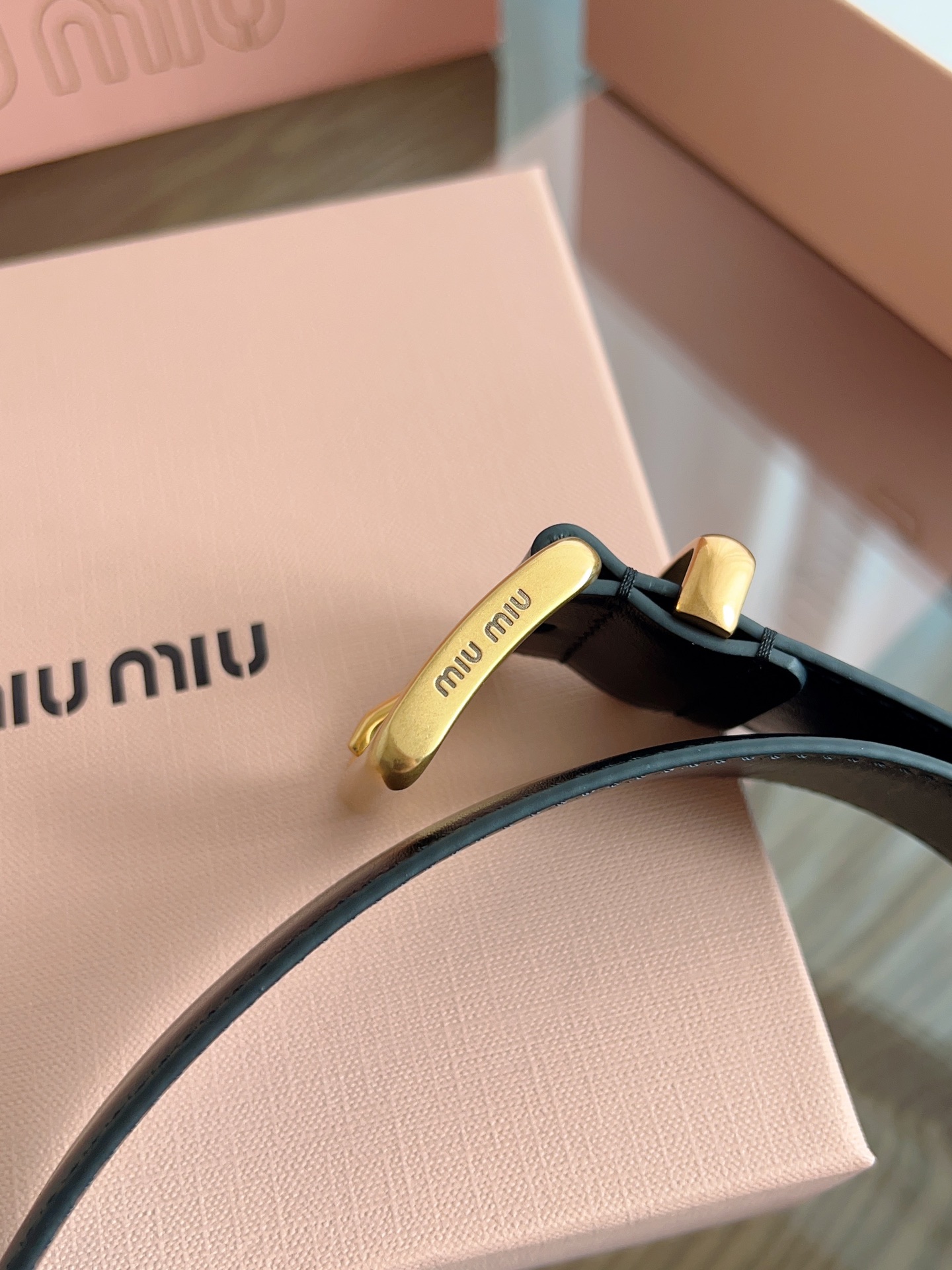 Stylish Miu Miu Belted Khakis with Leather Details and Copper Buttons - 图片 7