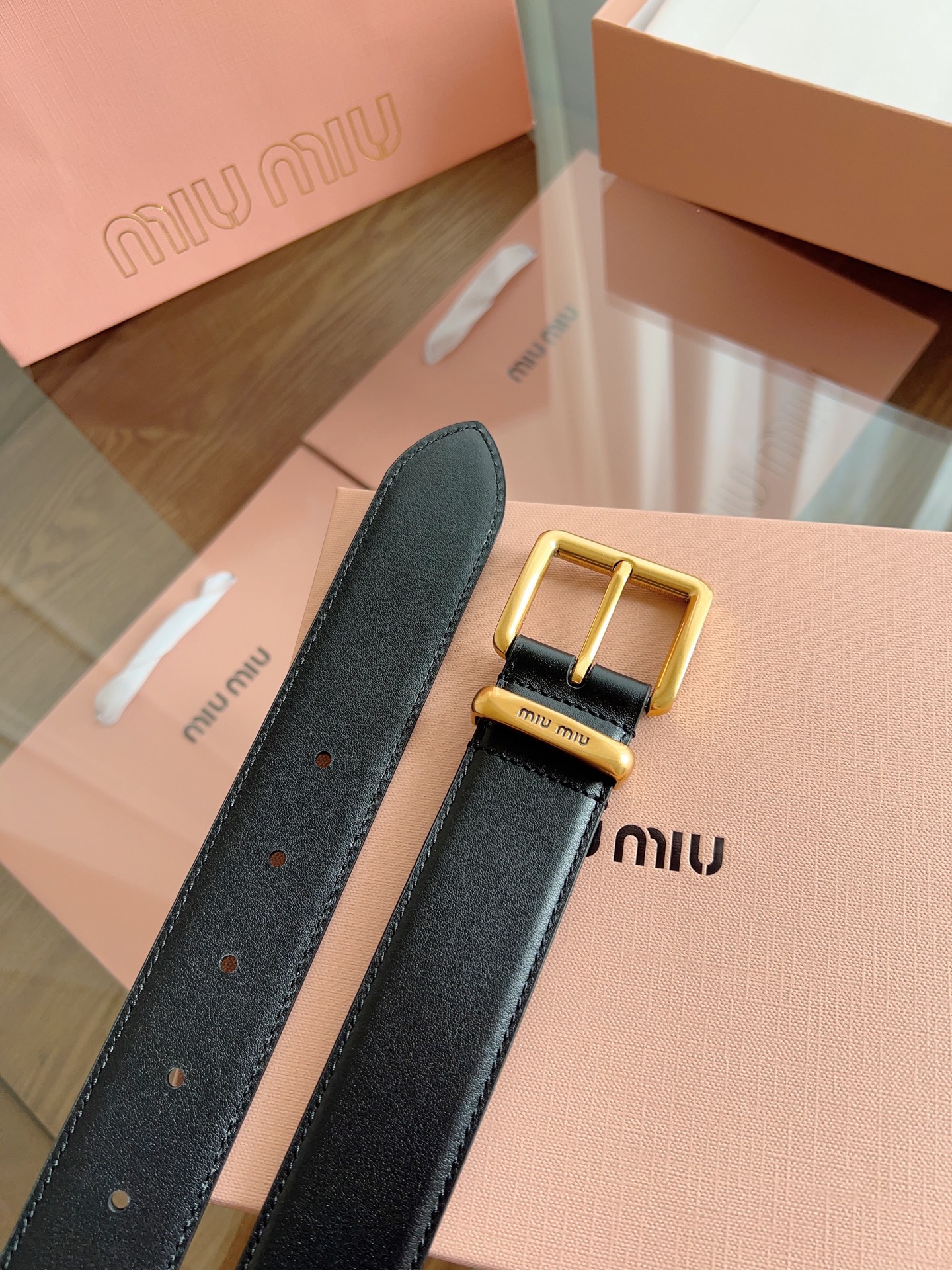 Stylish Miu Miu Belted Khakis with Leather Details and Copper Buttons - 图片 8