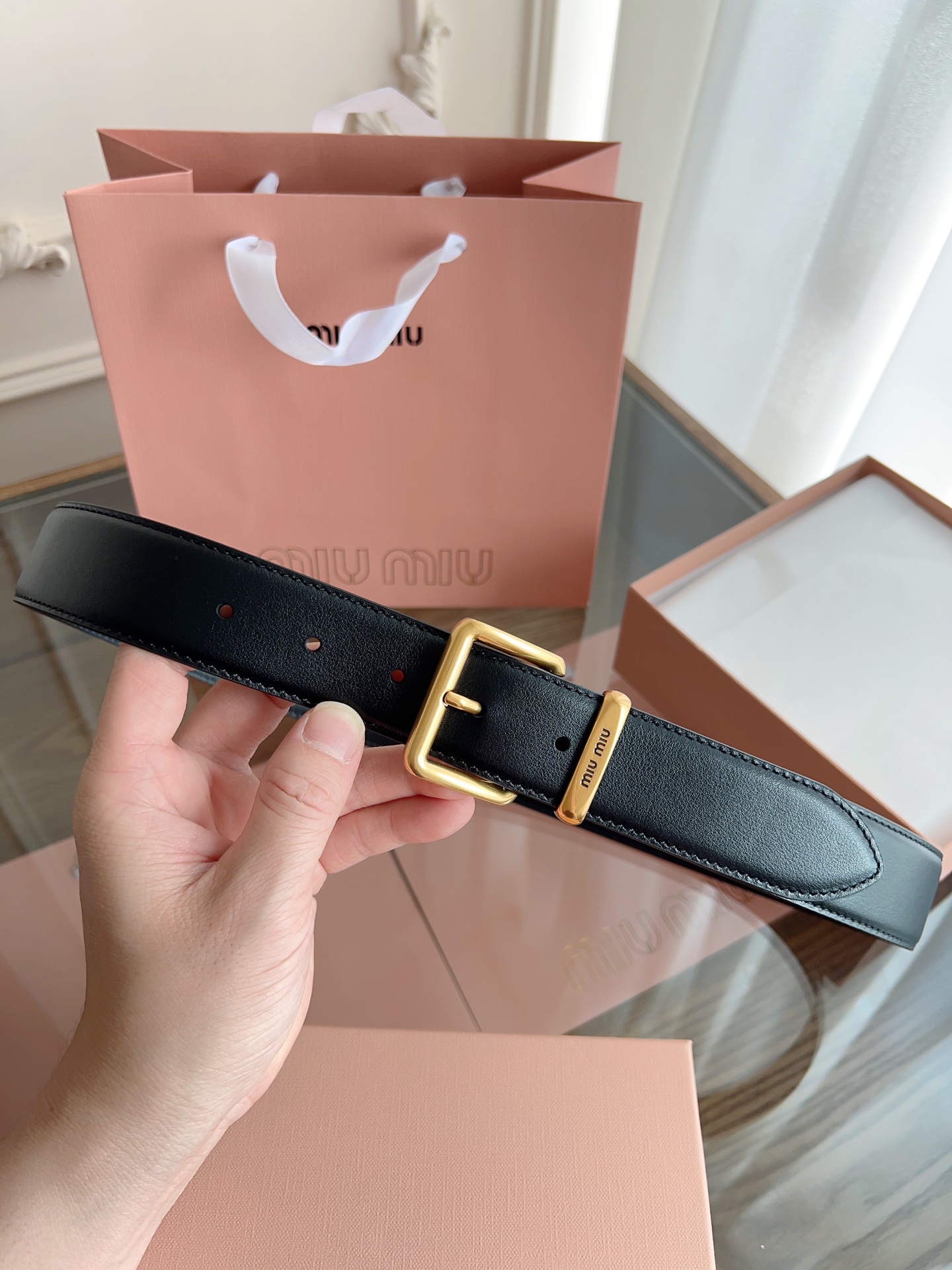Stylish Miu Miu Belted Khakis with Leather Details and Copper Buttons - 图片 5