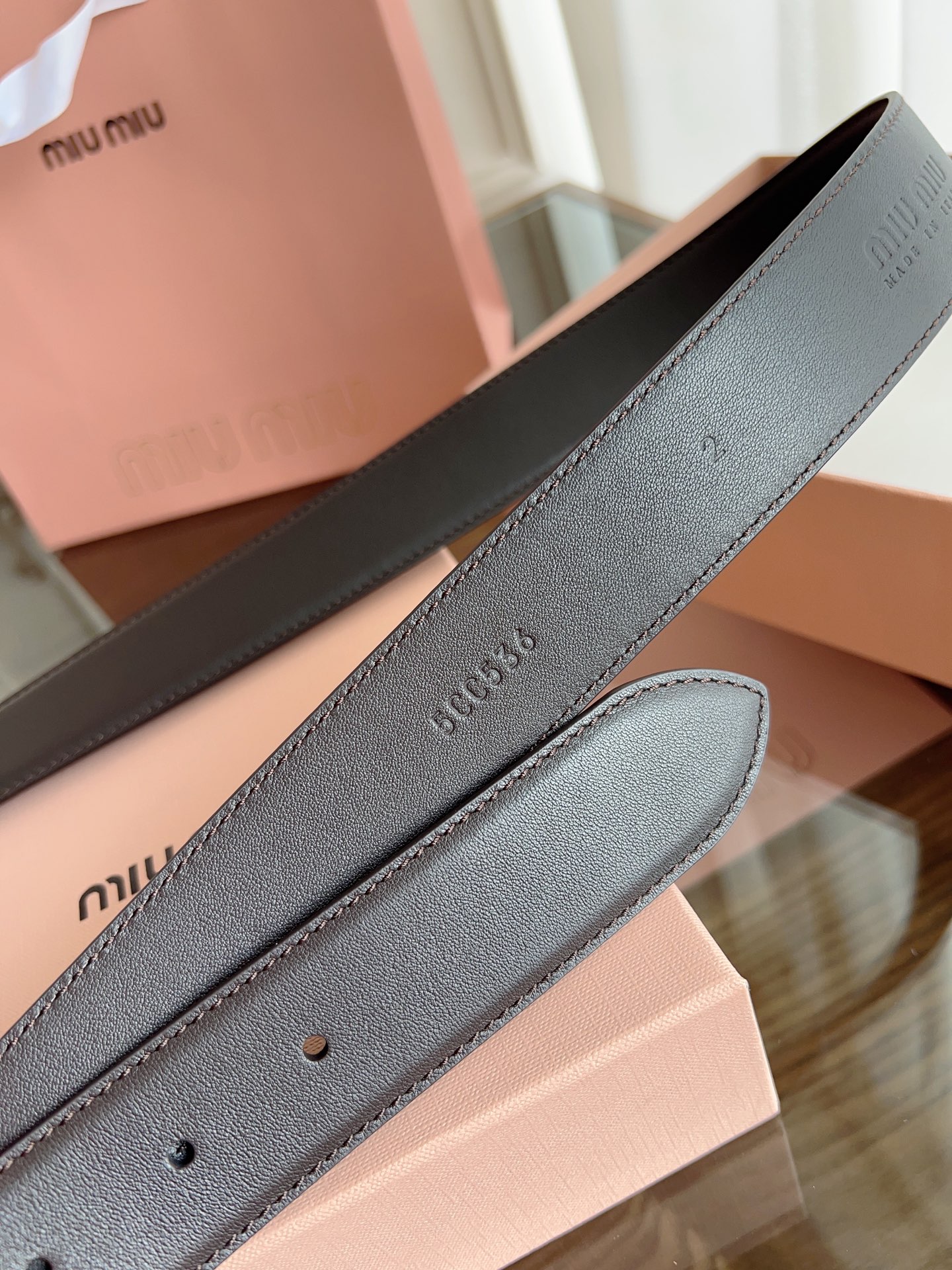 Stylish Miu Miu Belted Khakis with Steel Print and Copper Buttons. - 图片 6
