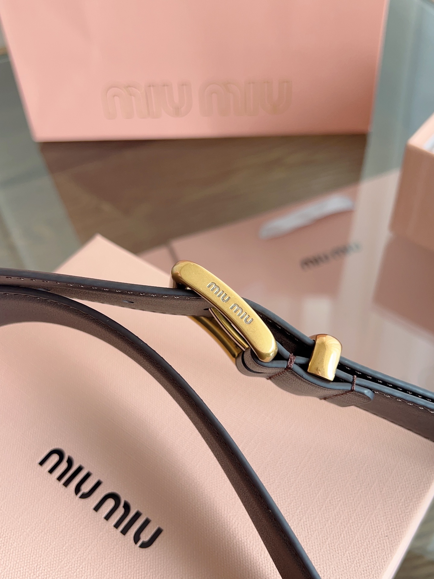 Stylish Miu Miu Belted Khakis with Steel Print and Copper Buttons. - 图片 7