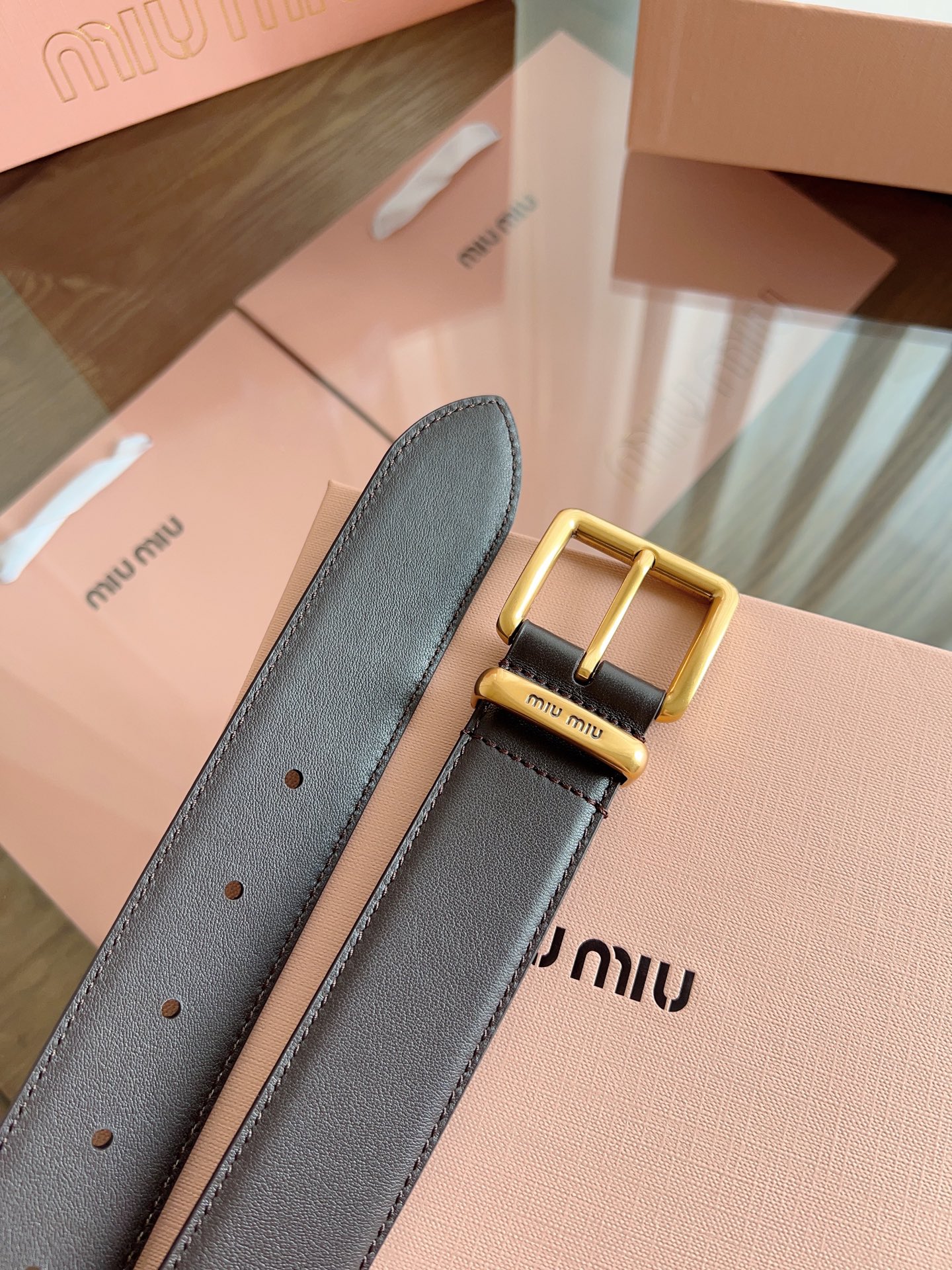 Stylish Miu Miu Belted Khakis with Steel Print and Copper Buttons. - 图片 8