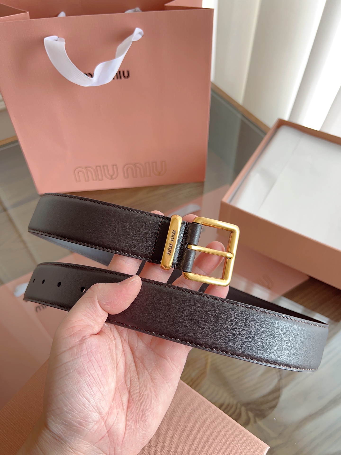 Stylish Miu Miu Belted Khakis with Steel Print and Copper Buttons. - 图片 9