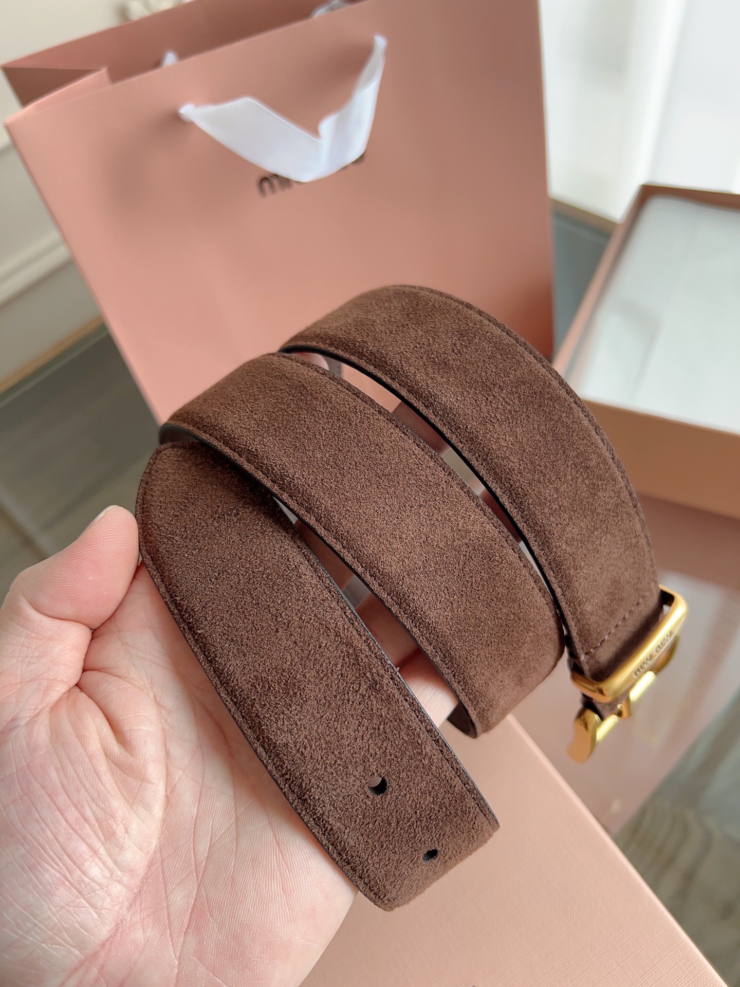 Stylish Miu Miu Belted Jeans: Soft Leather, Steel Print, Copper Buttons. - 图片 4