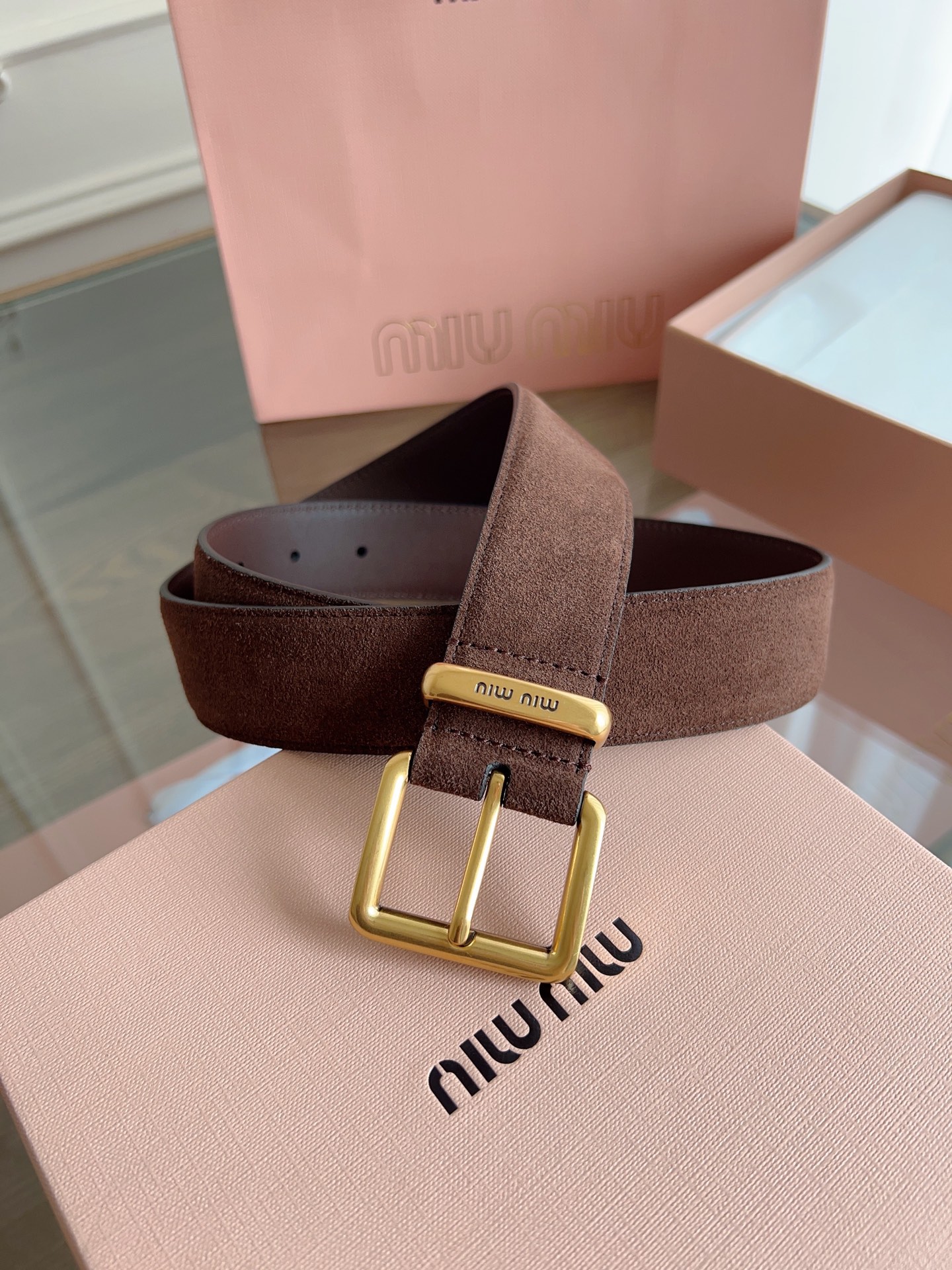 Stylish Miu Miu Belted Jeans: Soft Leather, Steel Print, Copper Buttons. - 图片 9