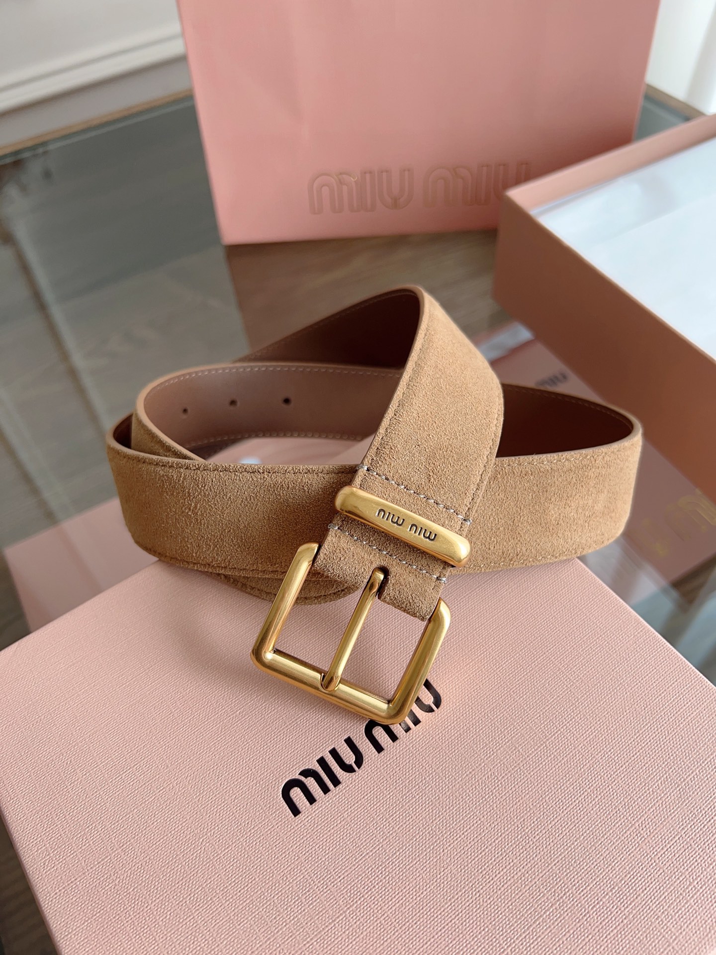 Stylish Miu Miu Belt with Two-Faced Khakis and Copper Buttons - 图片 9
