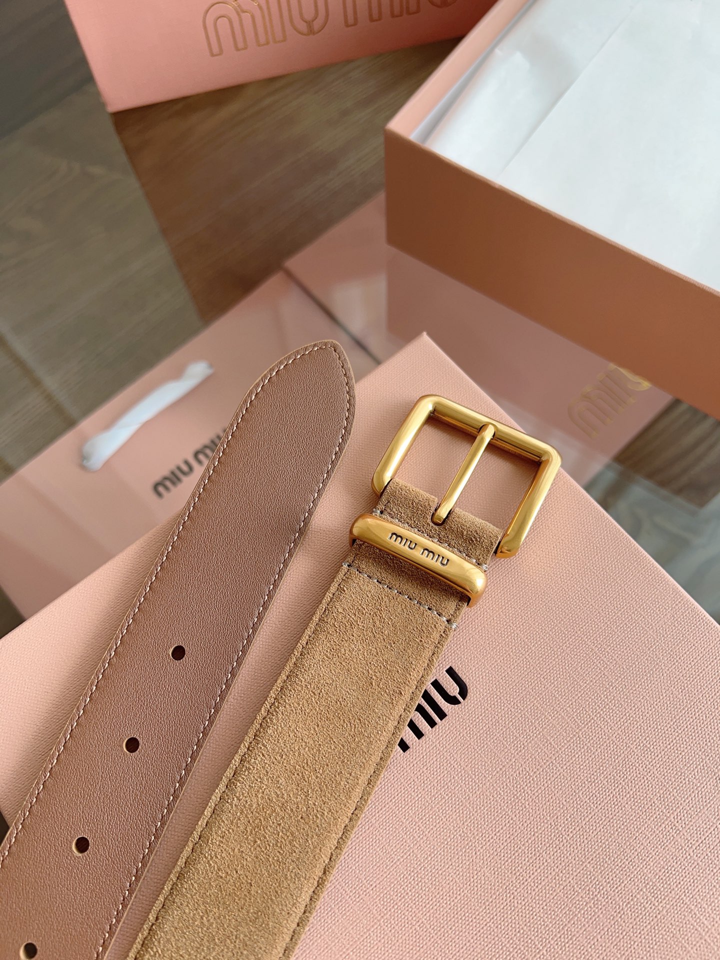 Stylish Miu Miu Belt with Two-Faced Khakis and Copper Buttons - 图片 8