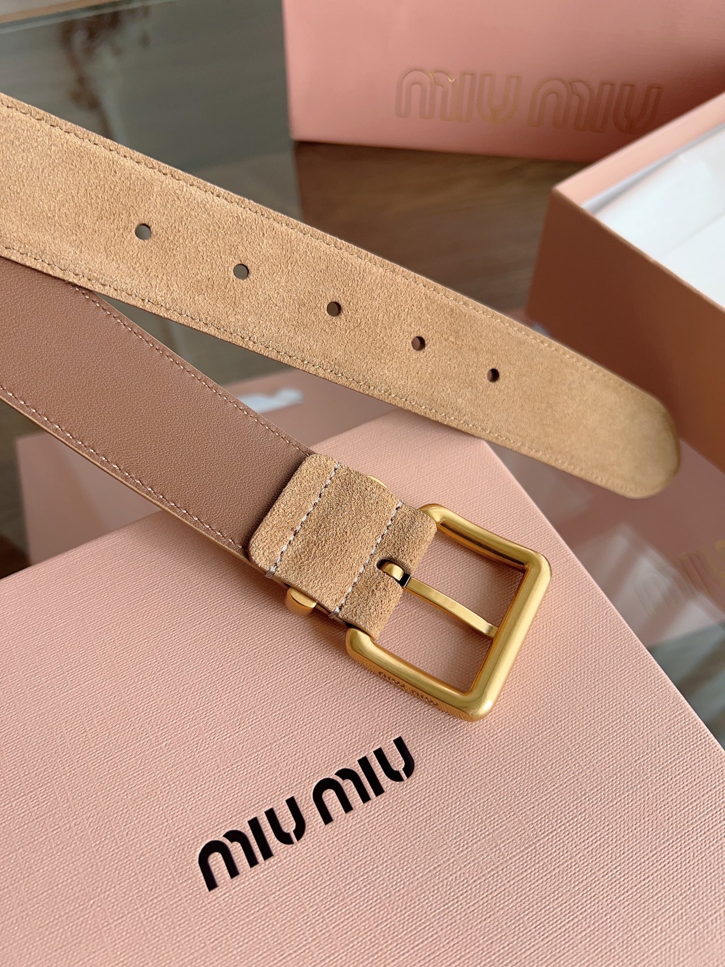 Stylish Miu Miu Belt with Two-Faced Khakis and Copper Buttons - 图片 4