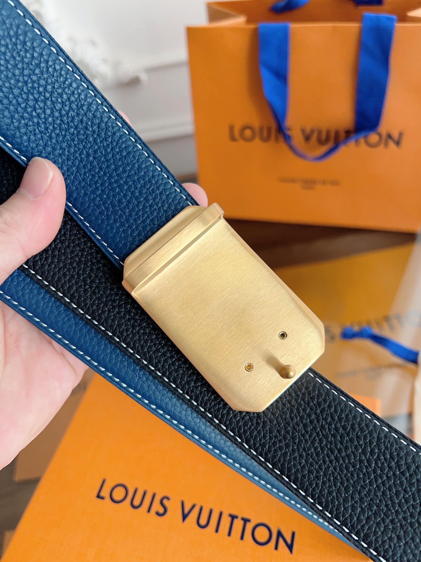  路易威登 原单货品，宽度3.8cm 
双面头层togo荔枝纹，柔软皮料。
双面可用，精细做工，品质好货