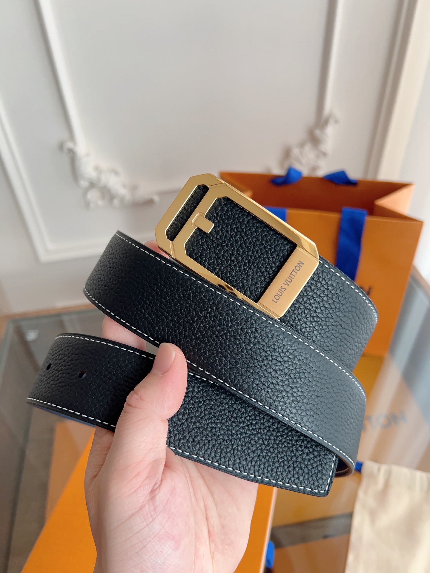  路易威登 原单货品，宽度3.8cm 
双面头层togo荔枝纹，柔软皮料。
双面可用，精细做工，品质好货