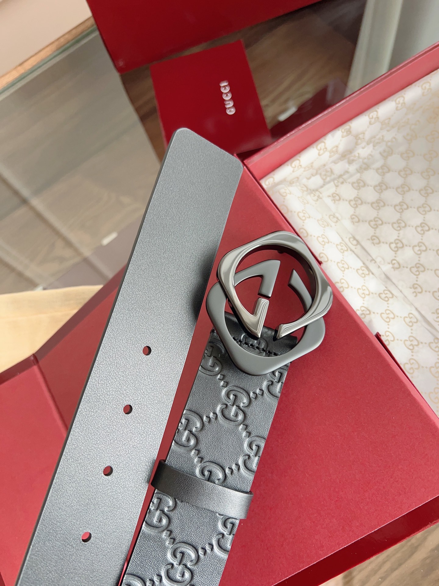  GUCCI 经典全皮压花 专柜新版logo横标，原版进口南非皮底，精品双G钢扣  高端品质，不惧对比，