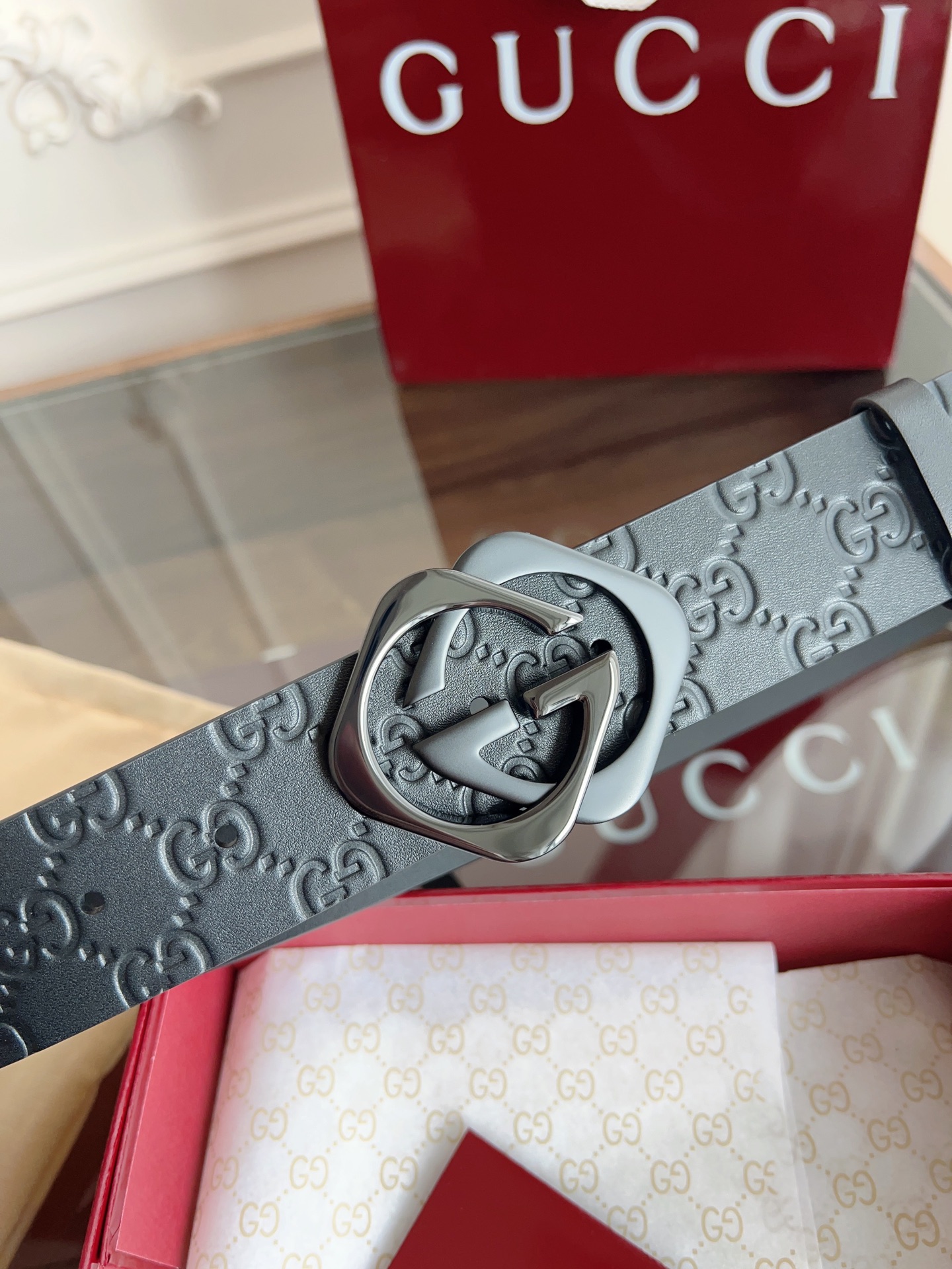  GUCCI 经典全皮压花 专柜新版logo横标，原版进口南非皮底，精品双G钢扣  高端品质，不惧对比，