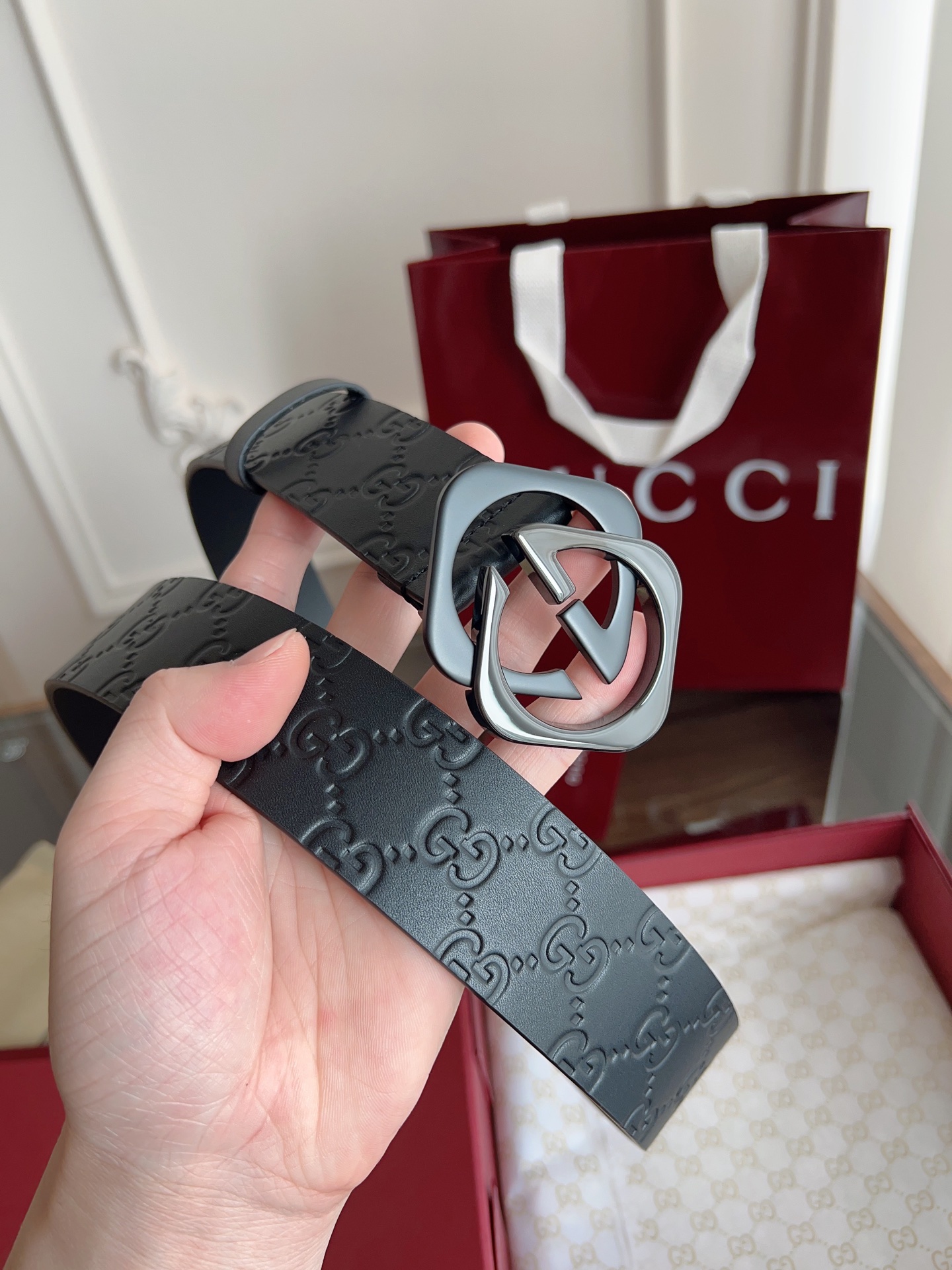  GUCCI 经典全皮压花 专柜新版logo横标，原版进口南非皮底，精品双G钢扣  高端品质，不惧对比，
