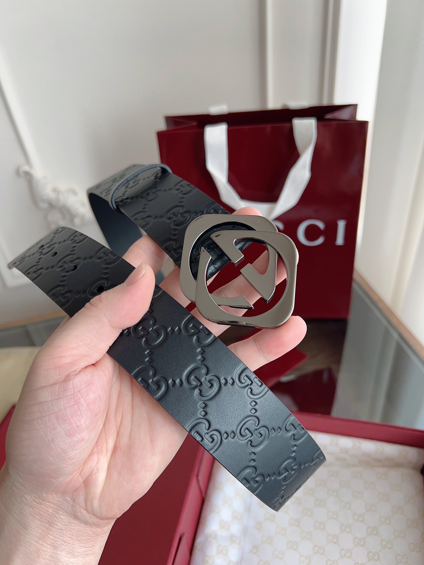  GUCCI 经典全皮压花 专柜新版logo横标，原版进口南非皮底，精品双G钢扣  高端品质，不惧对比，