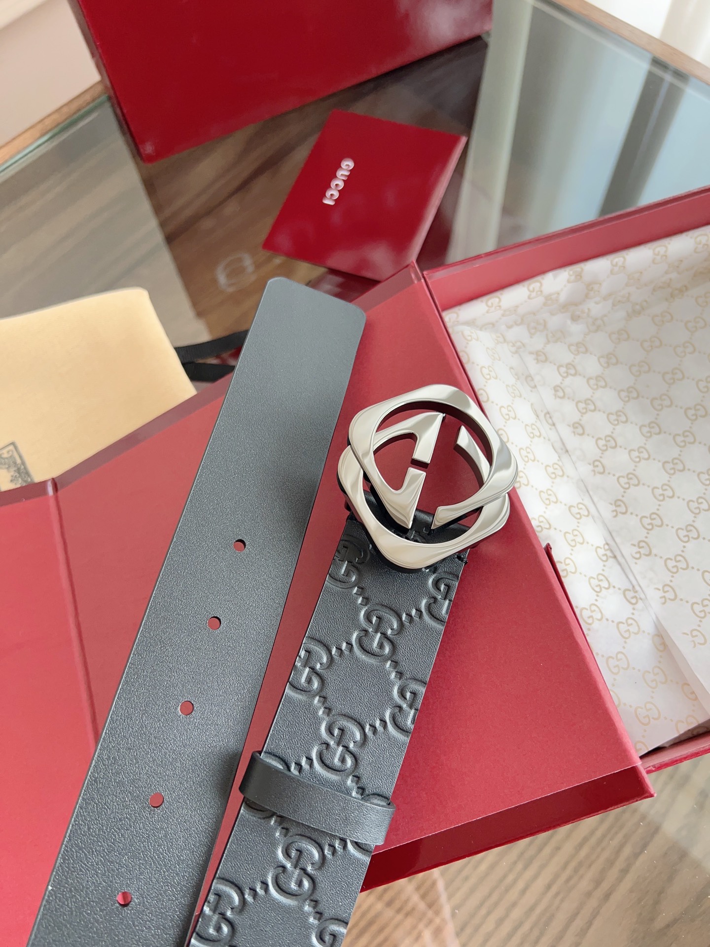  GUCCI 经典全皮压花 专柜新版logo横标，原版进口南非皮底，精品双G钢扣  高端品质，不惧对比，