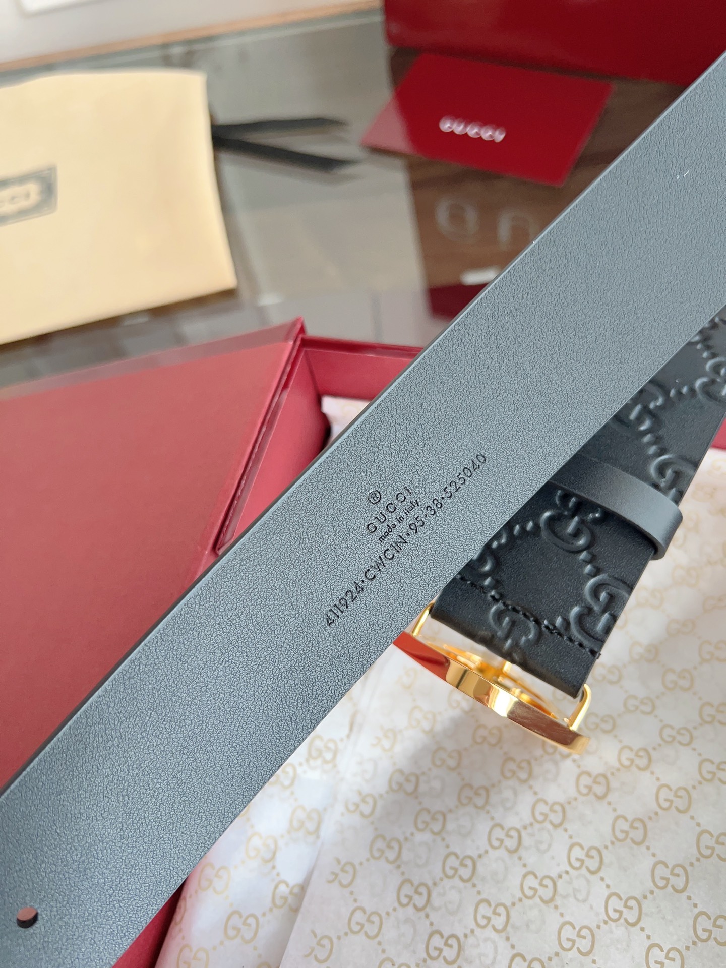  GUCCI 经典全皮压花 专柜新版logo横标，原版进口南非皮底，精品双G钢扣  高端品质，不惧对比，