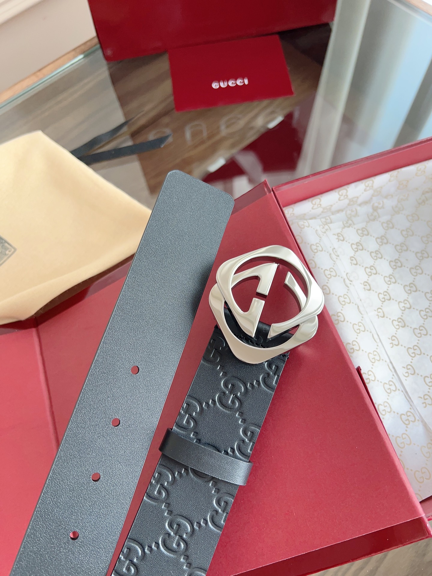  GUCCI 经典全皮压花 专柜新版logo横标，原版进口南非皮底，精品双G钢扣  高端品质，不惧对比，