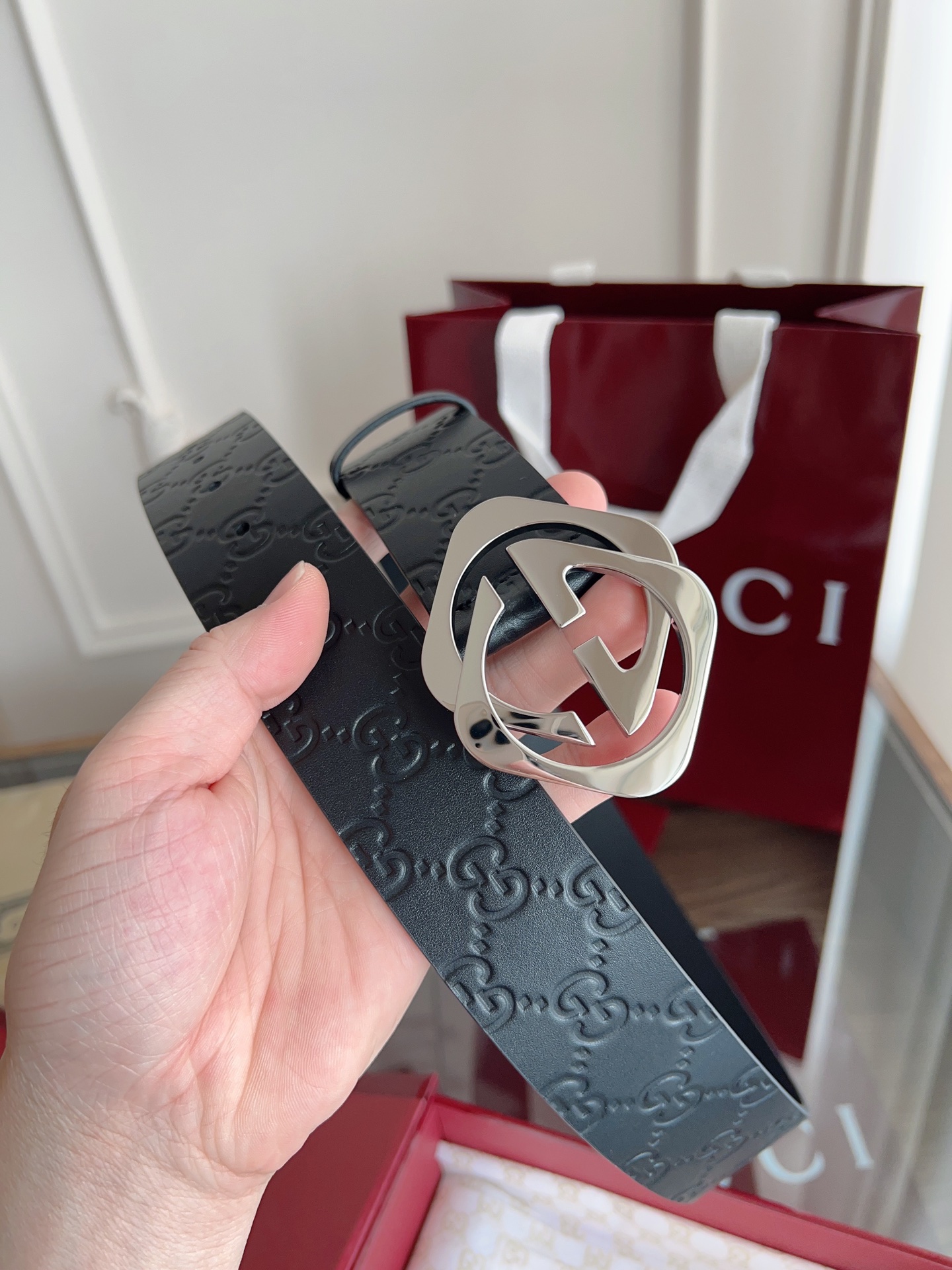  GUCCI 经典全皮压花 专柜新版logo横标，原版进口南非皮底，精品双G钢扣  高端品质，不惧对比，