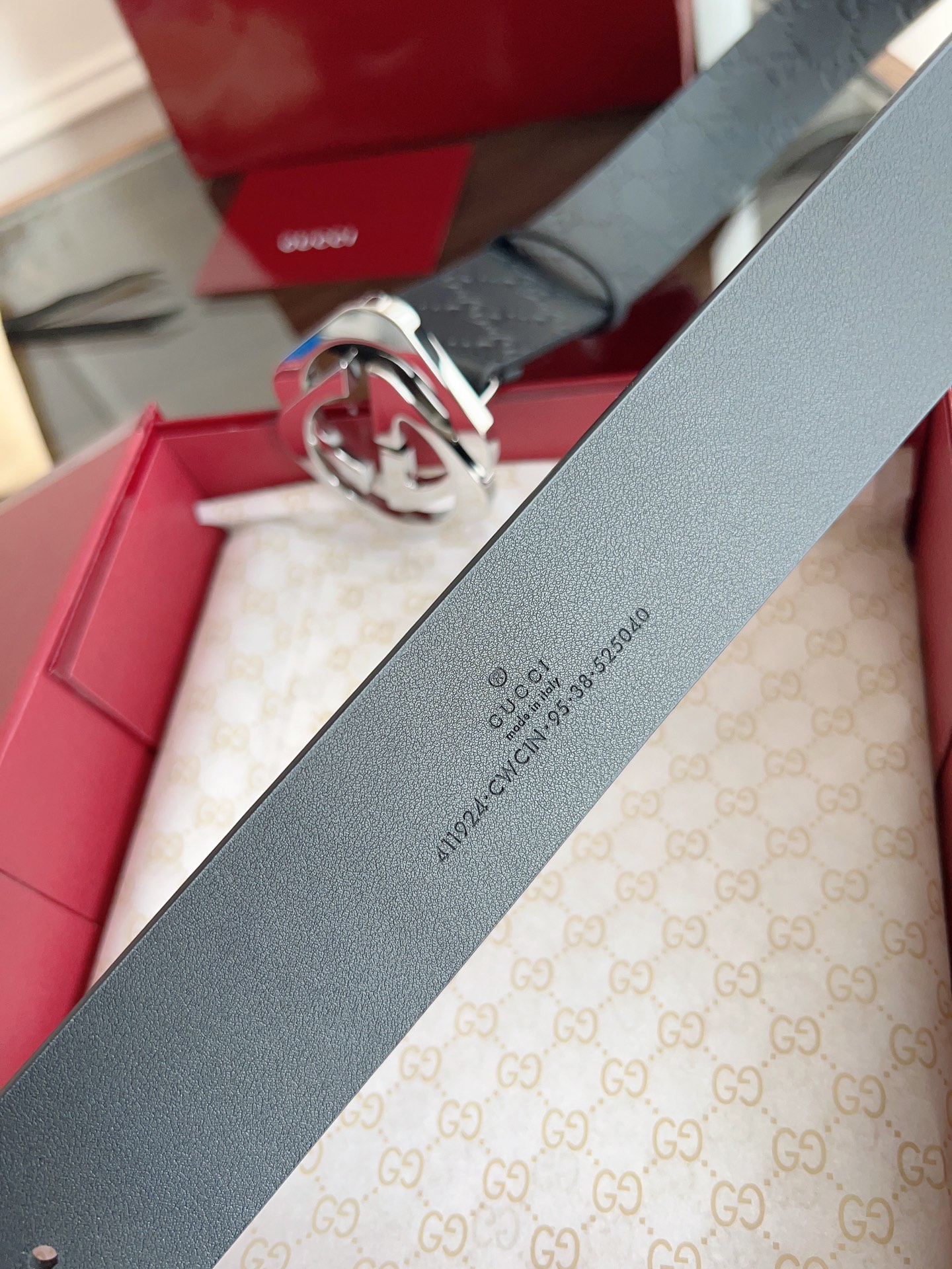  GUCCI 经典全皮压花 专柜新版logo横标，原版进口南非皮底，精品双G钢扣  高端品质，不惧对比，