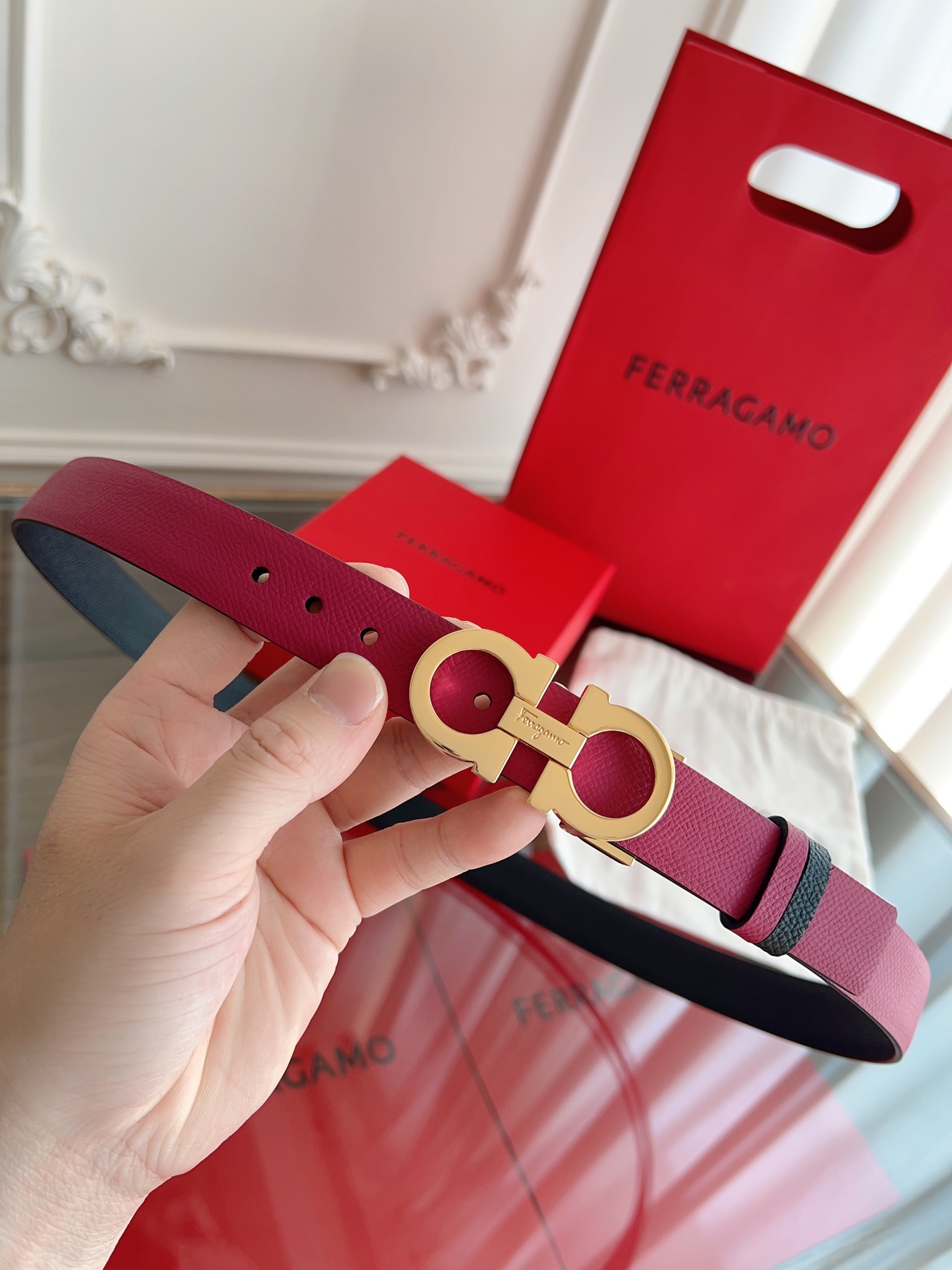 【Ferragamo】菲拉格慕·高端品质 ．双面色可用．长度可自行裁剪达到修身效果．材料：带身彩用进口头