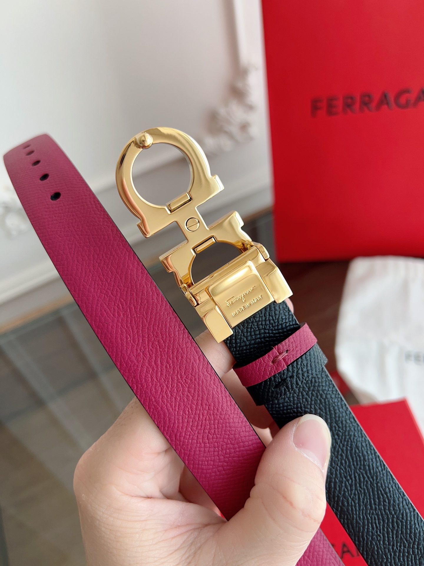 【Ferragamo】菲拉格慕·高端品质 ．双面色可用．长度可自行裁剪达到修身效果．材料：带身彩用进口头