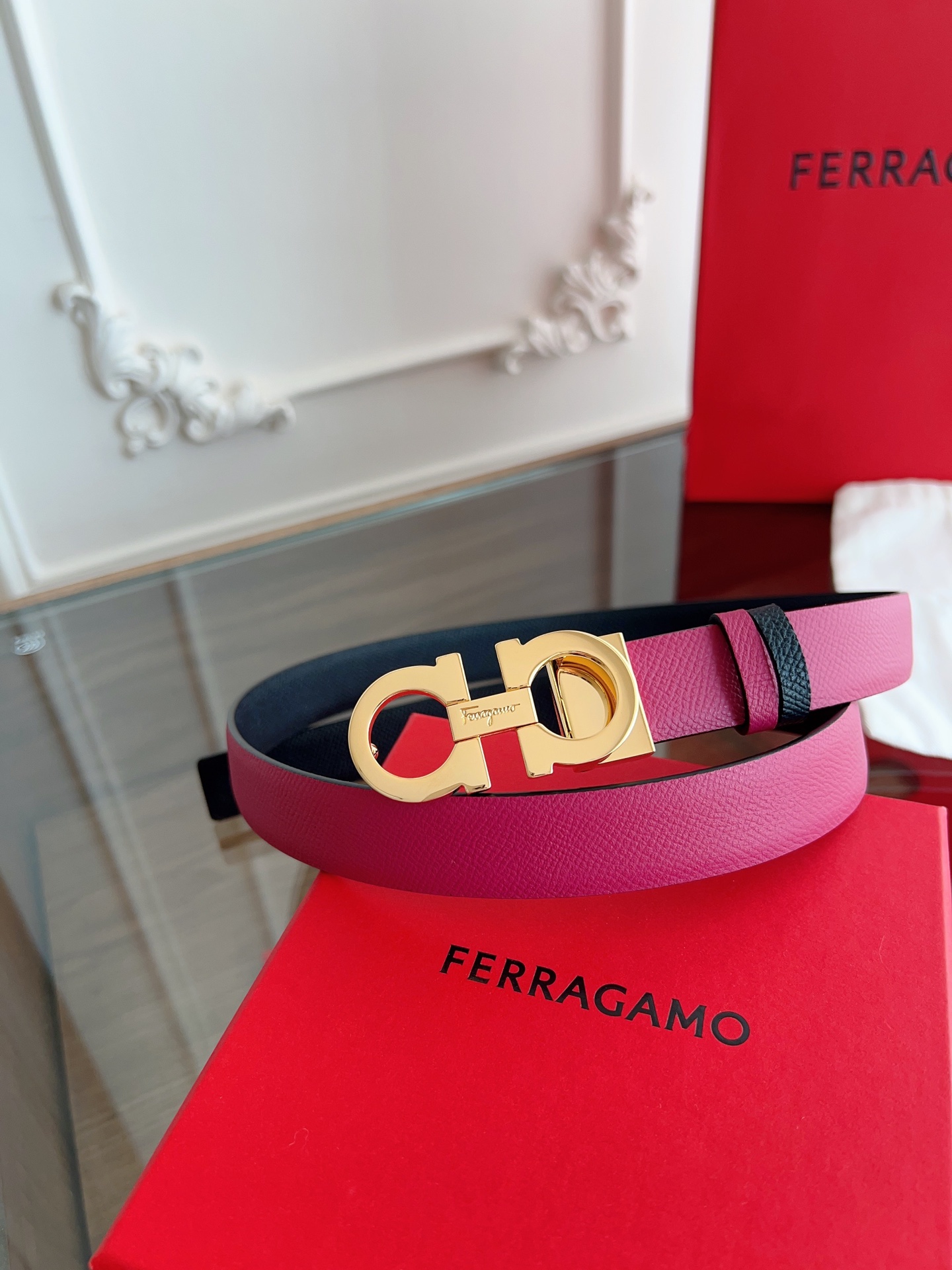 【Ferragamo】菲拉格慕·高端品质 ．双面色可用．长度可自行裁剪达到修身效果．材料：带身彩用进口头