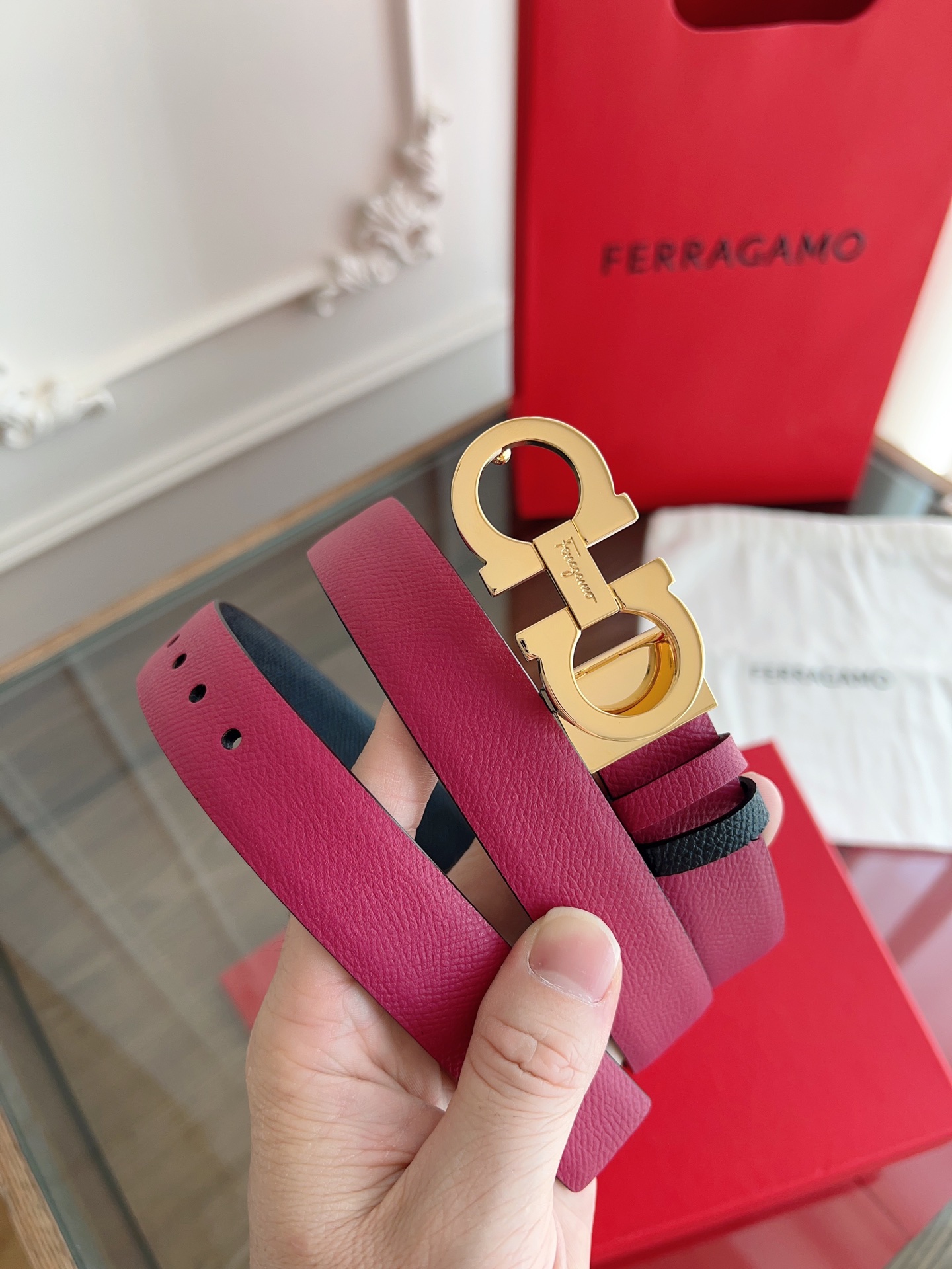 【Ferragamo】菲拉格慕·高端品质 ．双面色可用．长度可自行裁剪达到修身效果．材料：带身彩用进口头