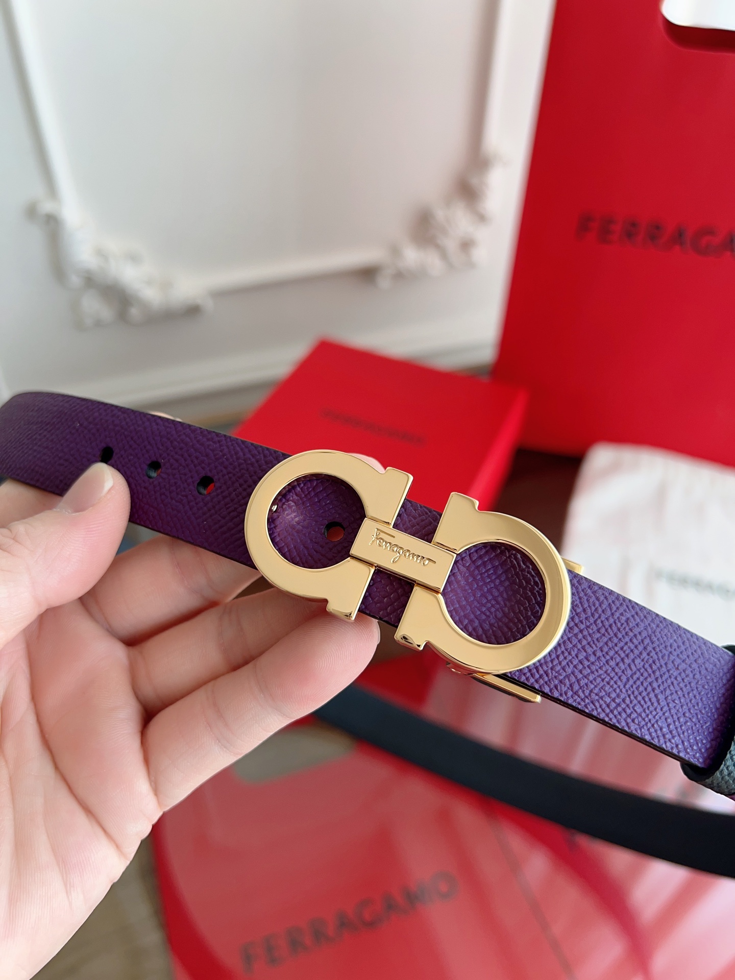 【Ferragamo】菲拉格慕·高端品质 ．双面色可用．长度可自行裁剪达到修身效果．材料：带身彩用进口头