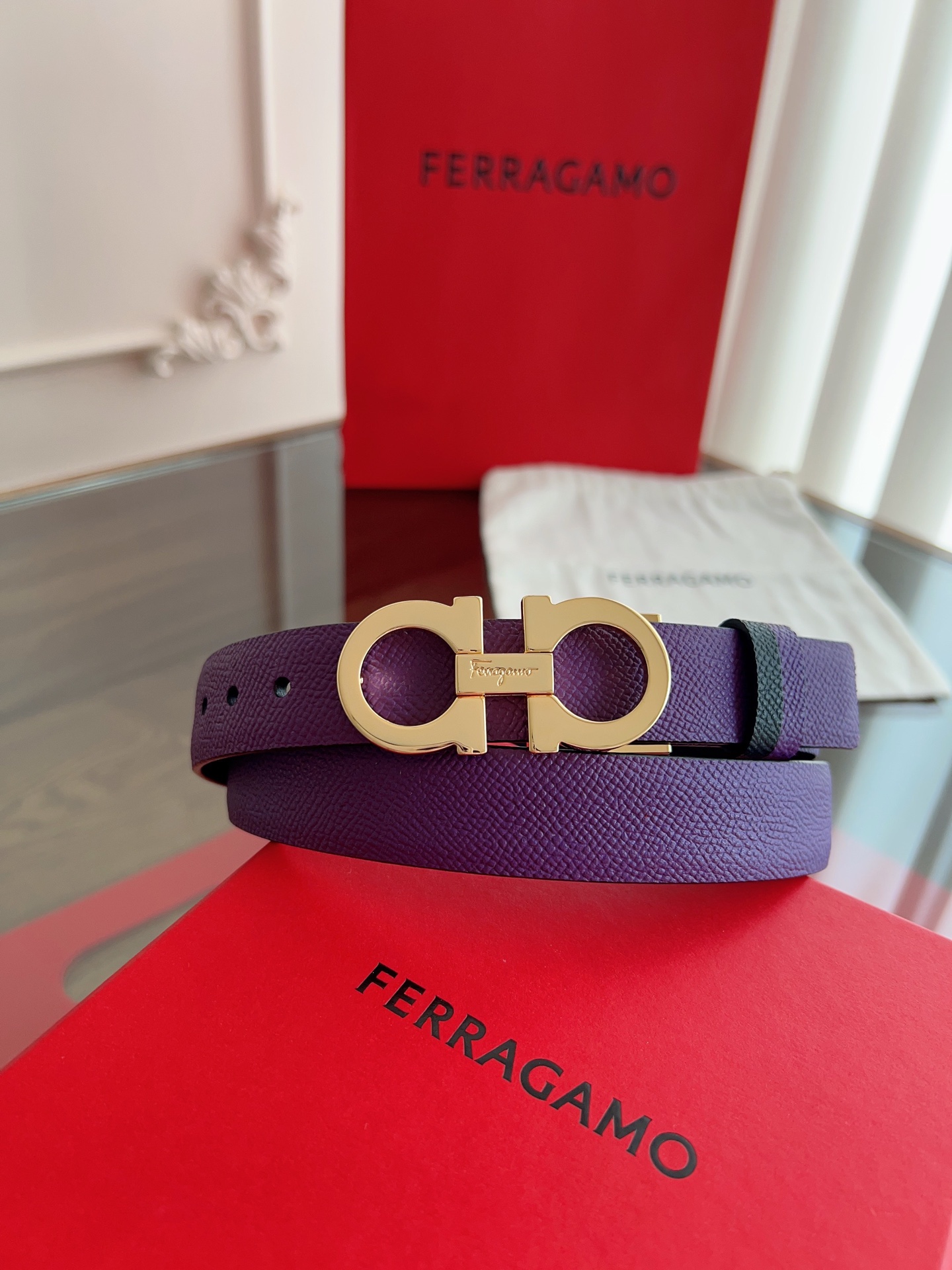 【Ferragamo】菲拉格慕·高端品质 ．双面色可用．长度可自行裁剪达到修身效果．材料：带身彩用进口头